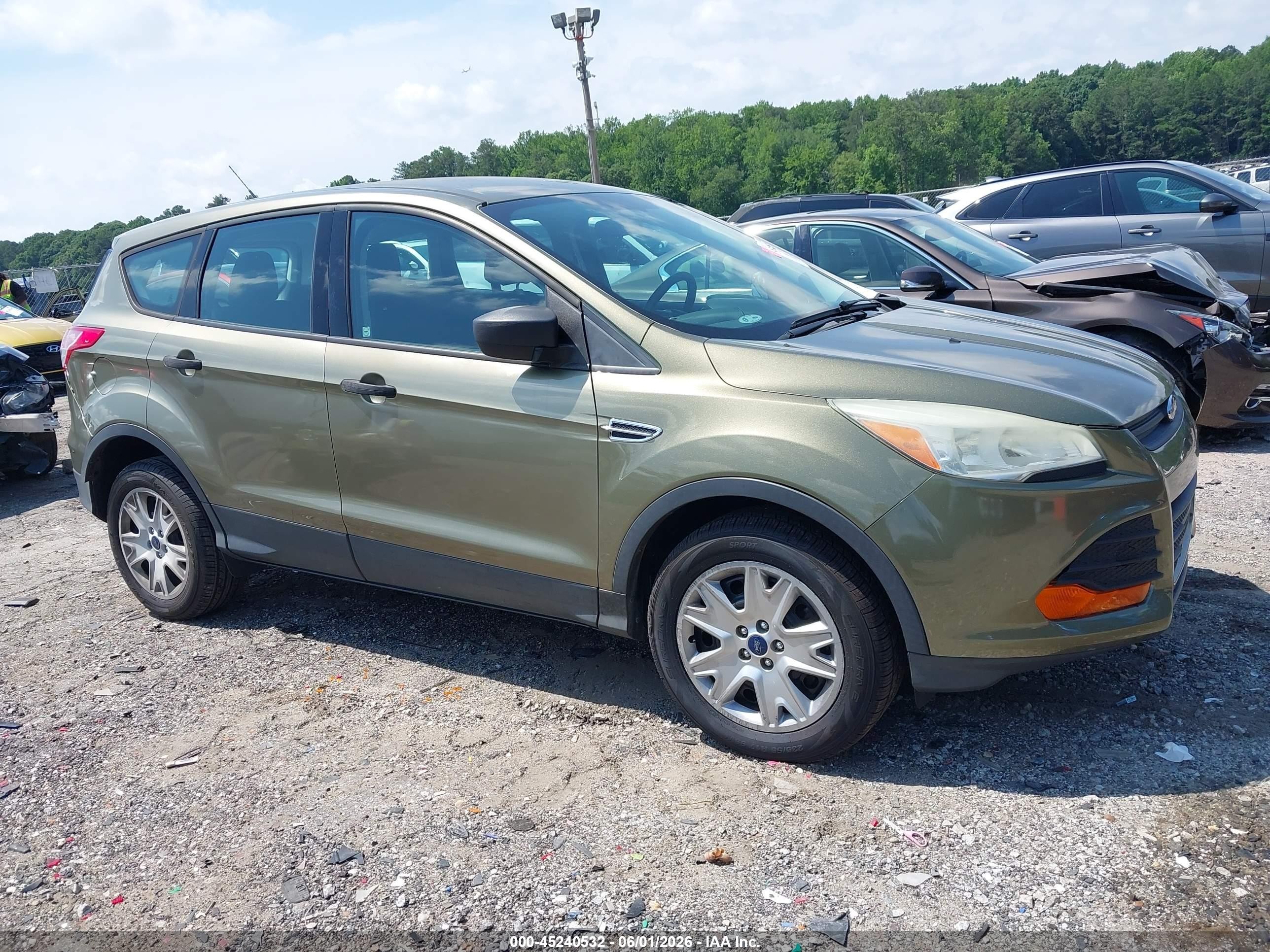 2013 Ford Escape S Green vin: 1FMCU0F7XDUC01372