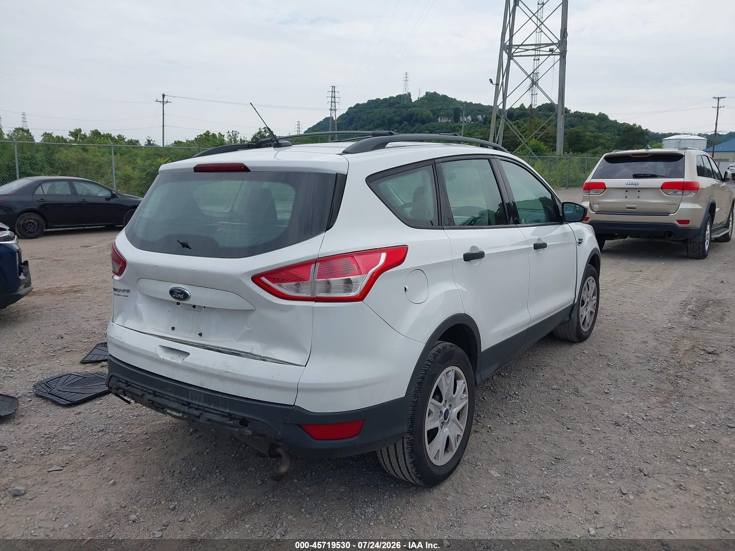 2013 Ford Escape S White vin: 1FMCU0F7XDUD11354