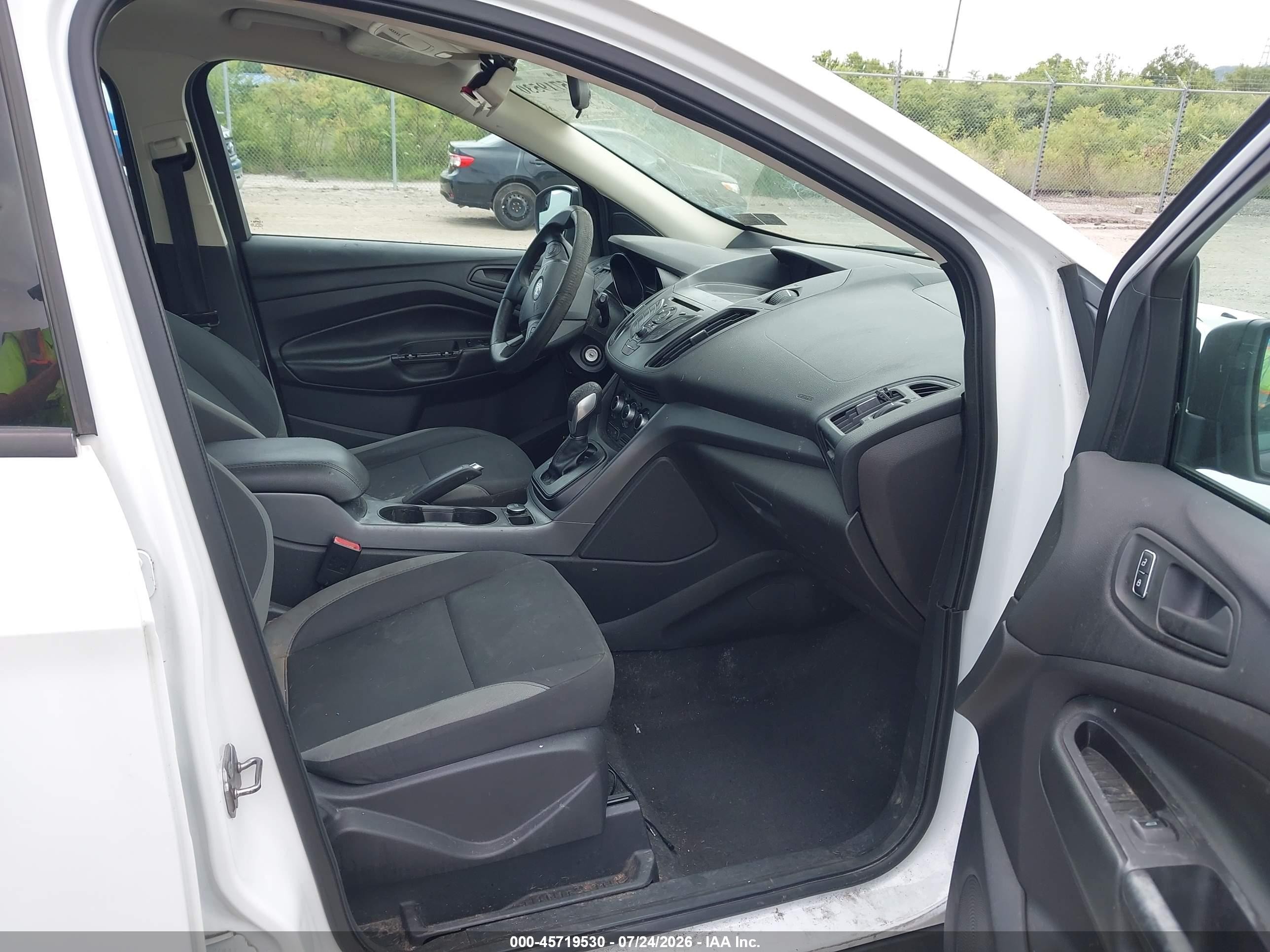 2013 Ford Escape S White vin: 1FMCU0F7XDUD11354