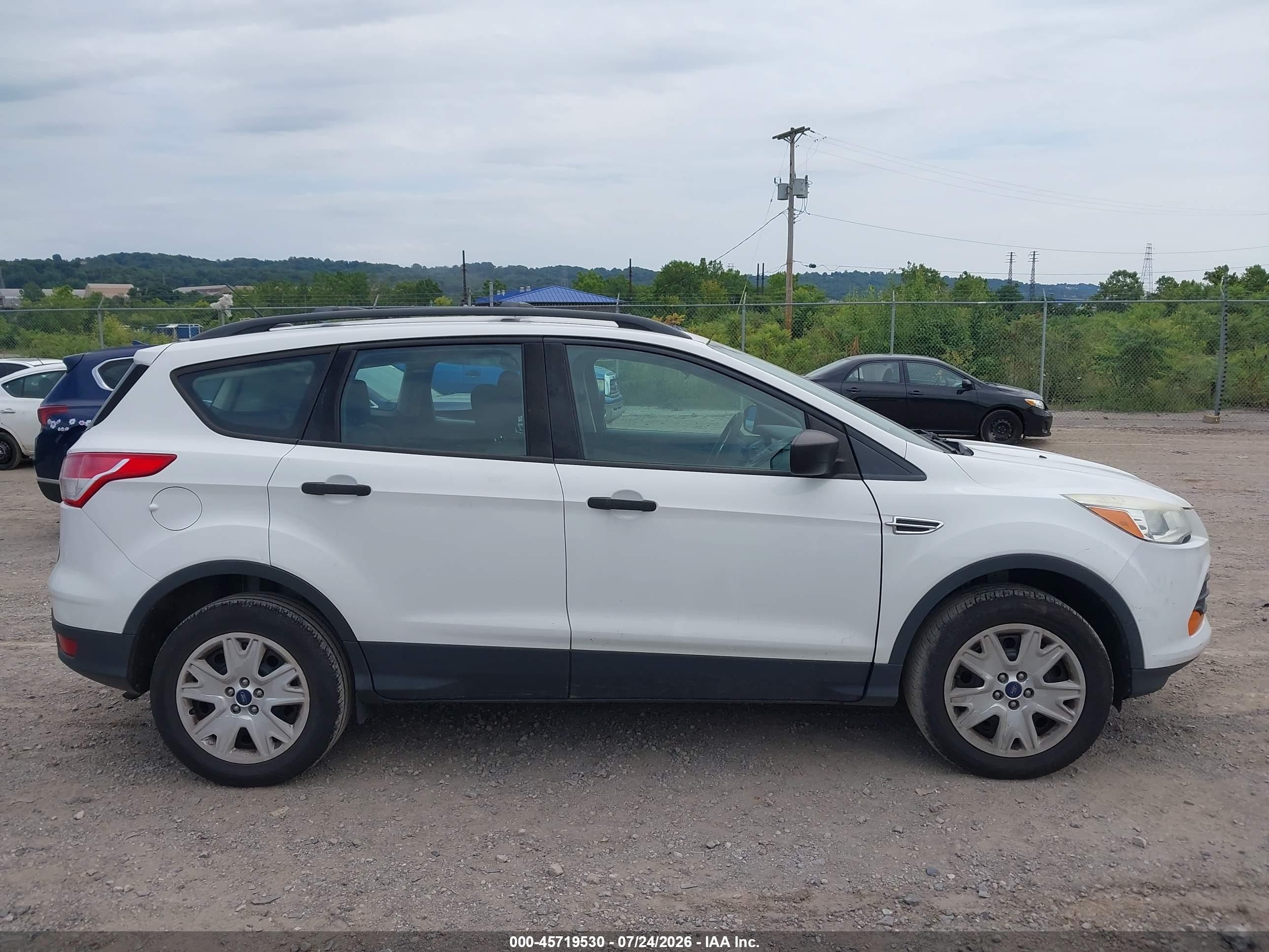 2013 Ford Escape S White vin: 1FMCU0F7XDUD11354