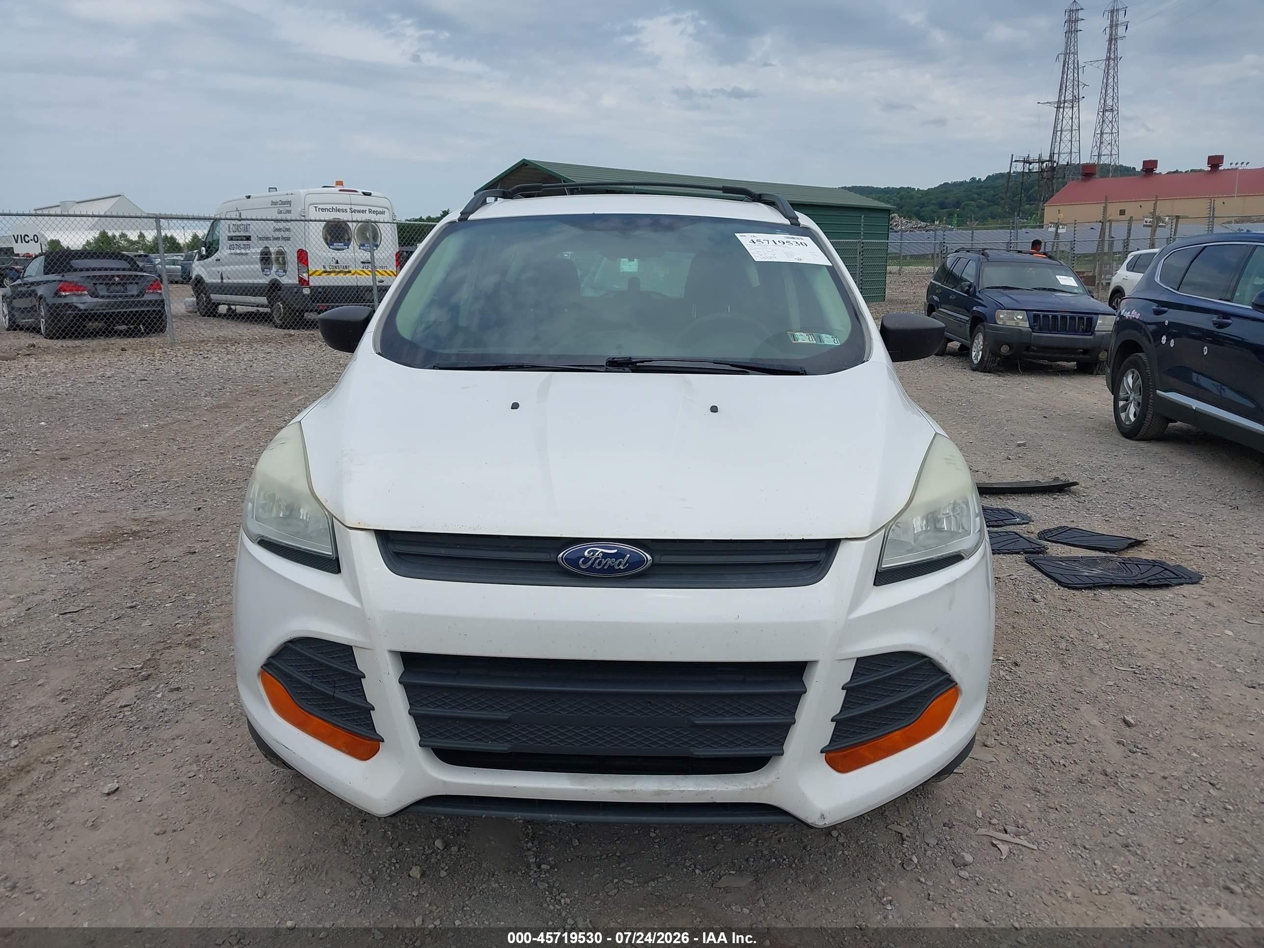 2013 Ford Escape S White vin: 1FMCU0F7XDUD11354