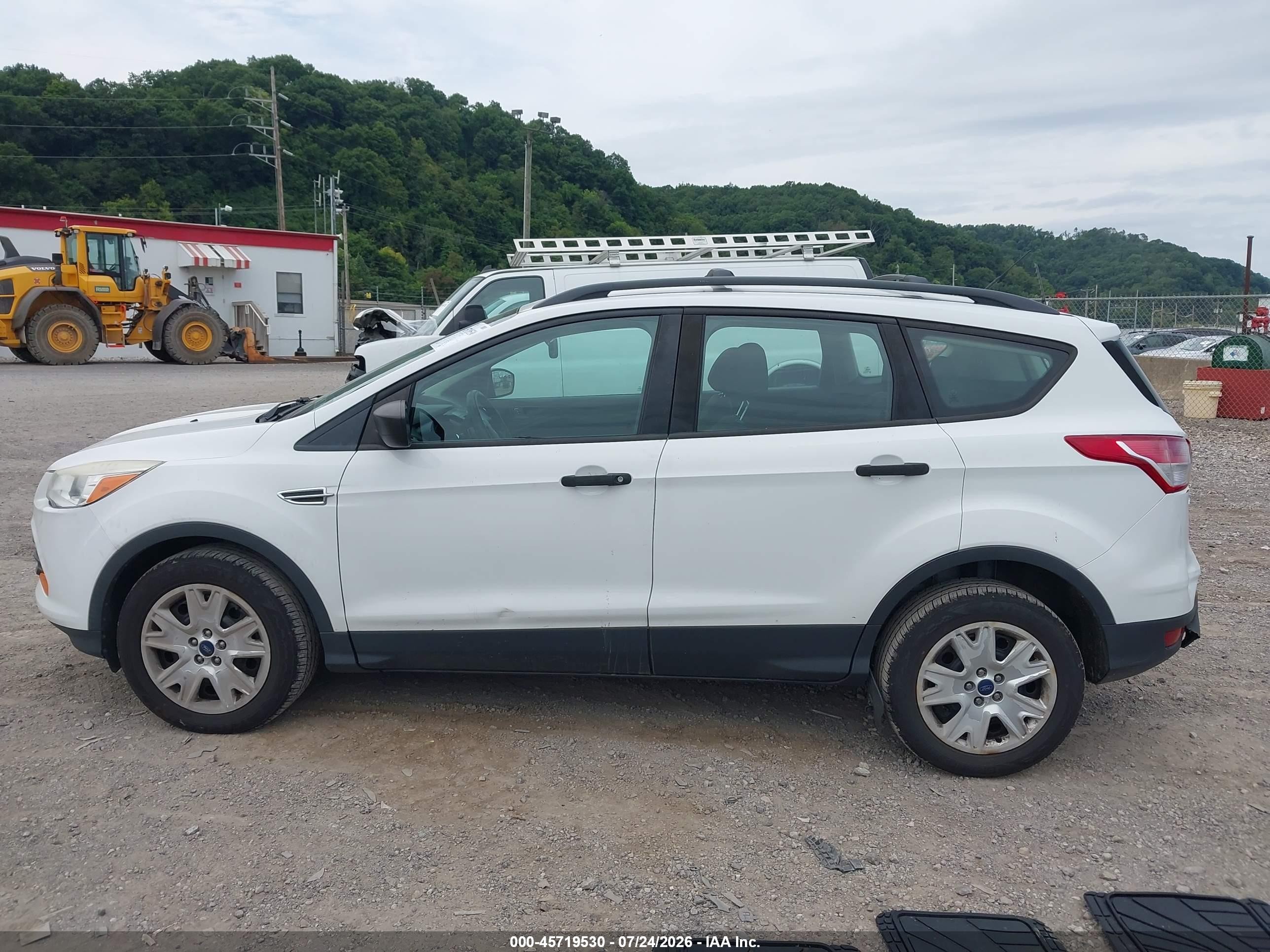 2013 Ford Escape S White vin: 1FMCU0F7XDUD11354