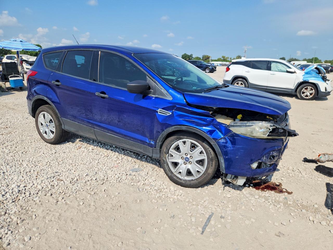 2014 Ford Escape S Синий vin: 1FMCU0F7XEUA42757