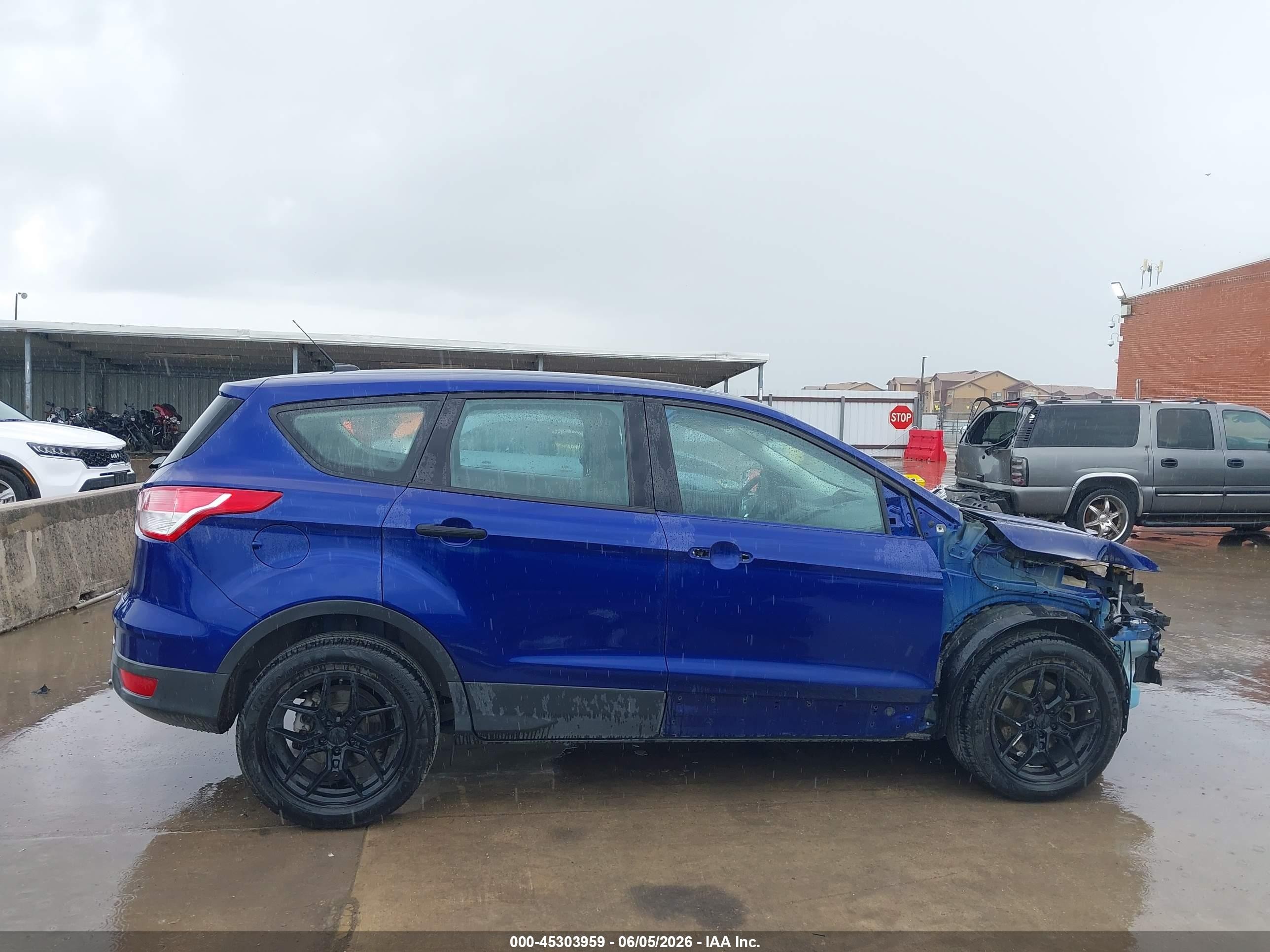 2014 Ford Escape S Blue vin: 1FMCU0F7XEUC81547