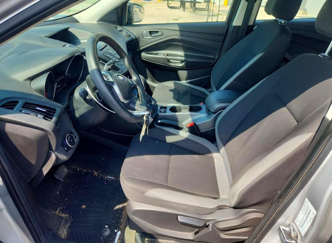 2014 Ford Escape S Серебряный vin: 1FMCU0F7XEUE34069