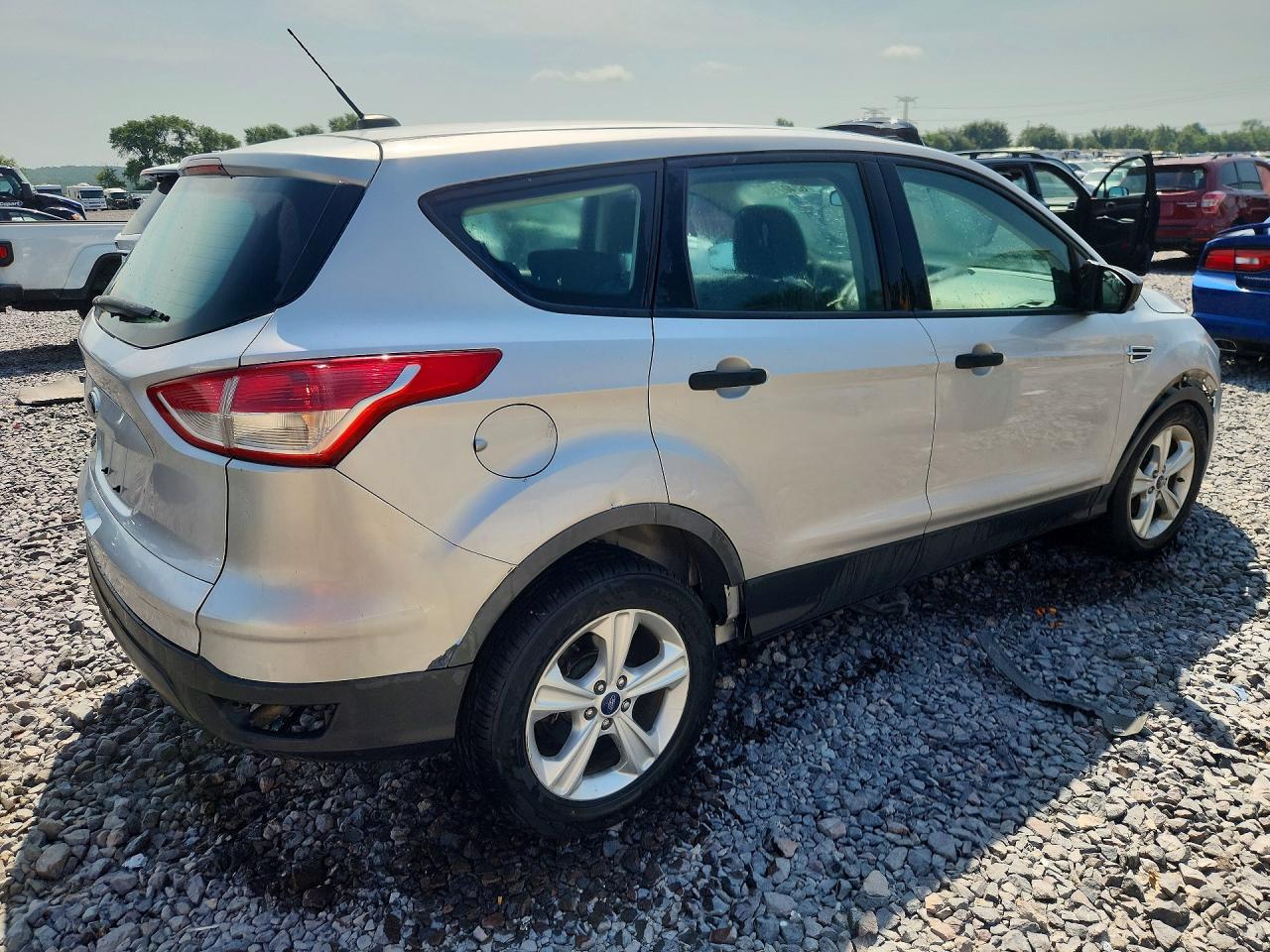 2014 Ford Escape S Серебряный vin: 1FMCU0F7XEUE34069