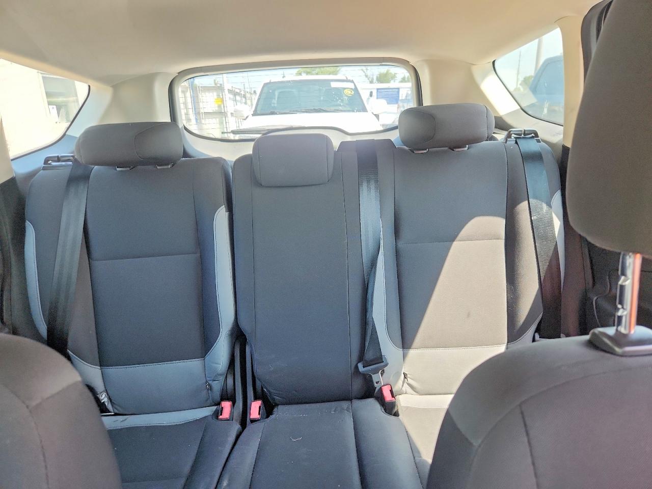 2014 Ford Escape S Серебряный vin: 1FMCU0F7XEUE34069