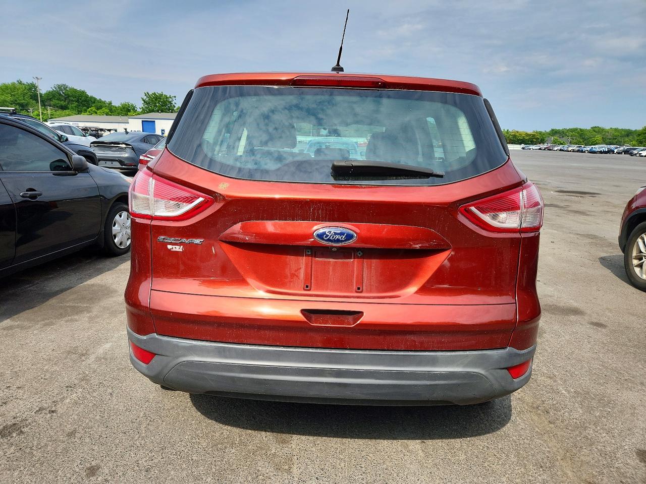 2015 Ford Escape S Orange vin: 1FMCU0F7XFUA37611