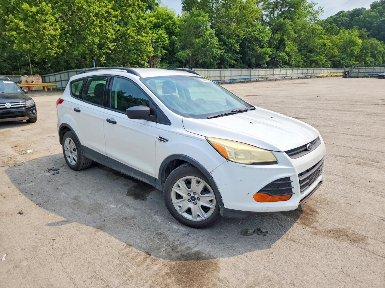 2015 Ford Escape S White vin: 1FMCU0F7XFUB47042