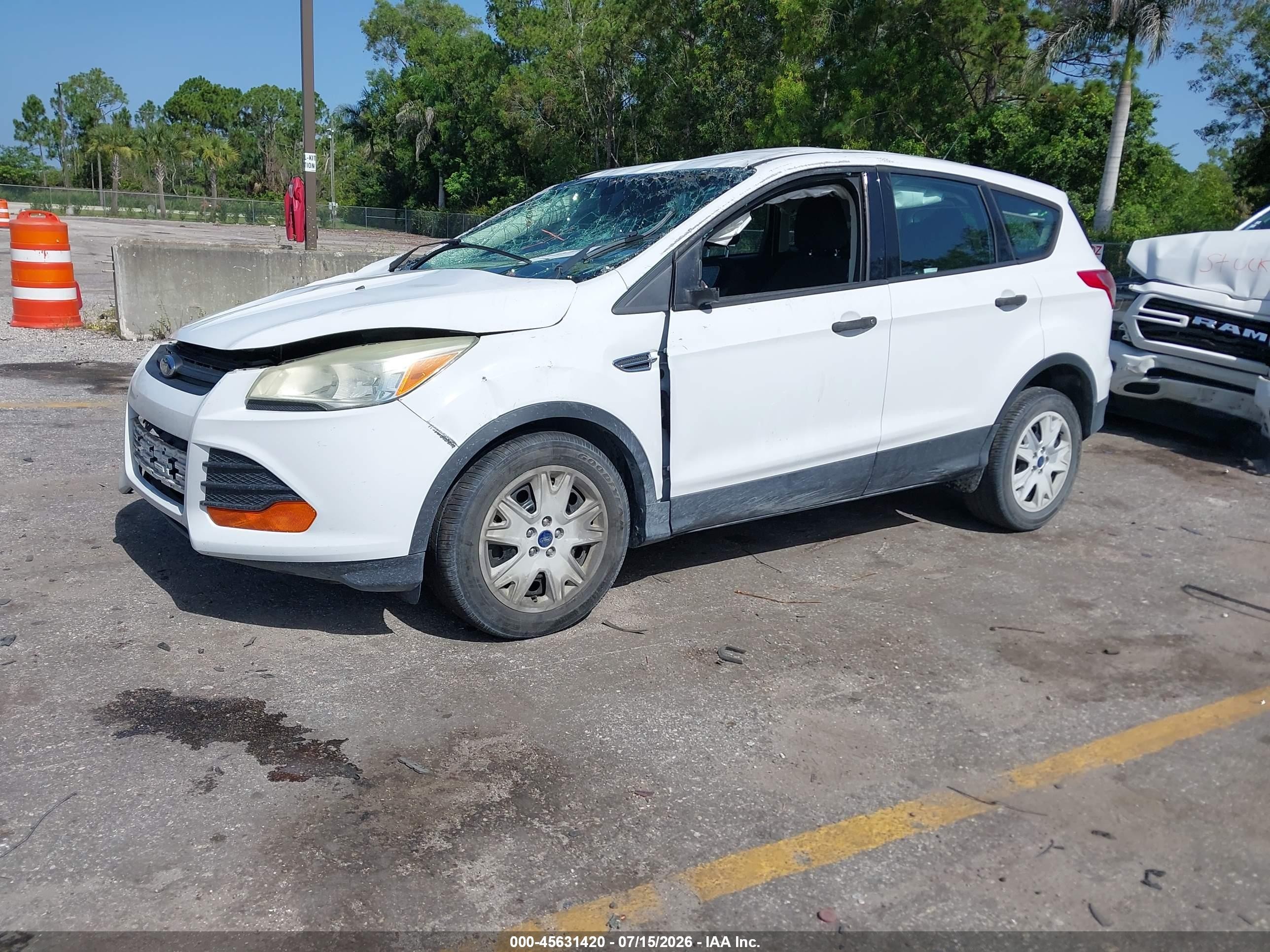 2015 Ford Escape S White vin: 1FMCU0F7XFUB65427