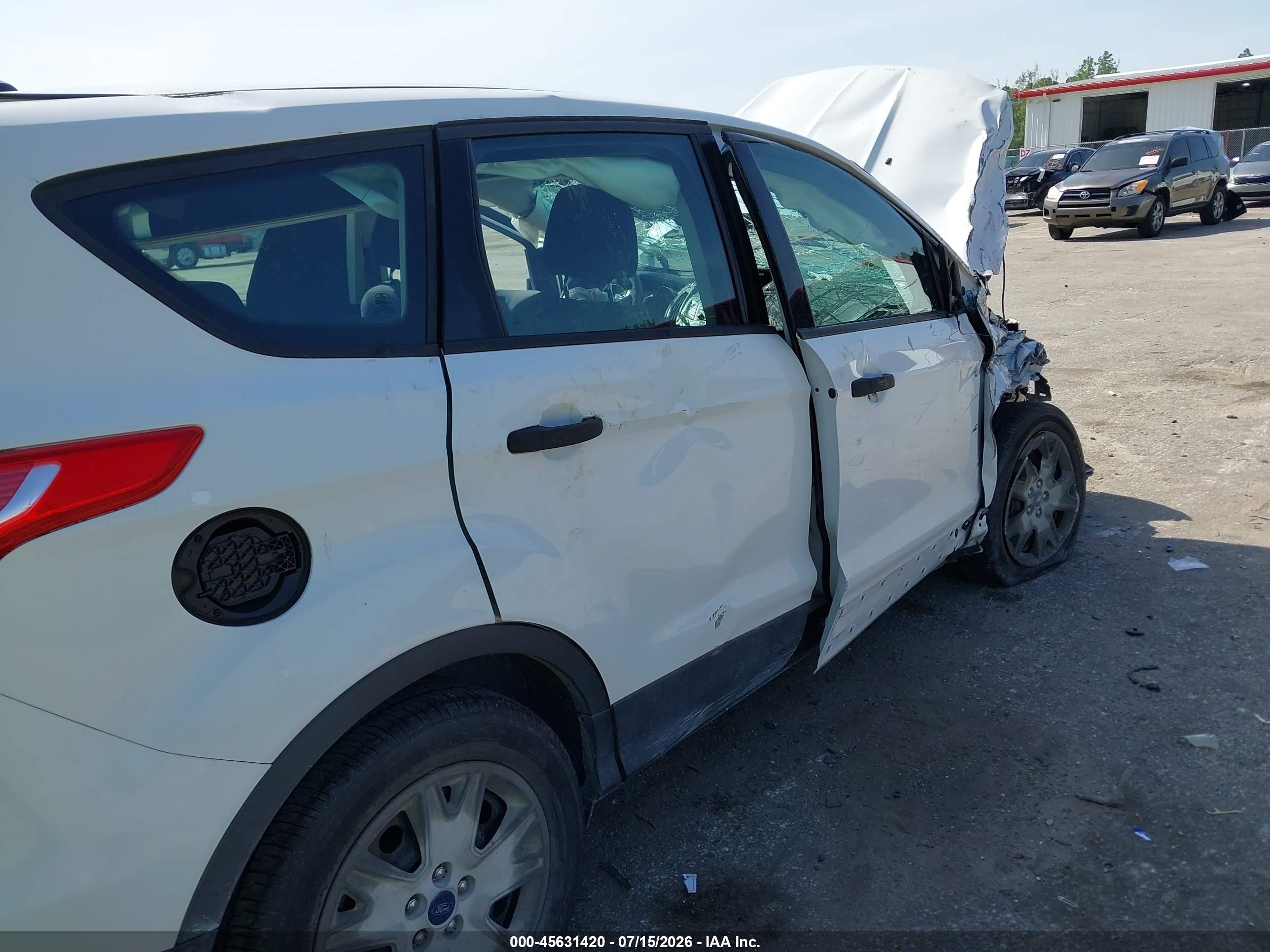 2015 Ford Escape S White vin: 1FMCU0F7XFUB65427