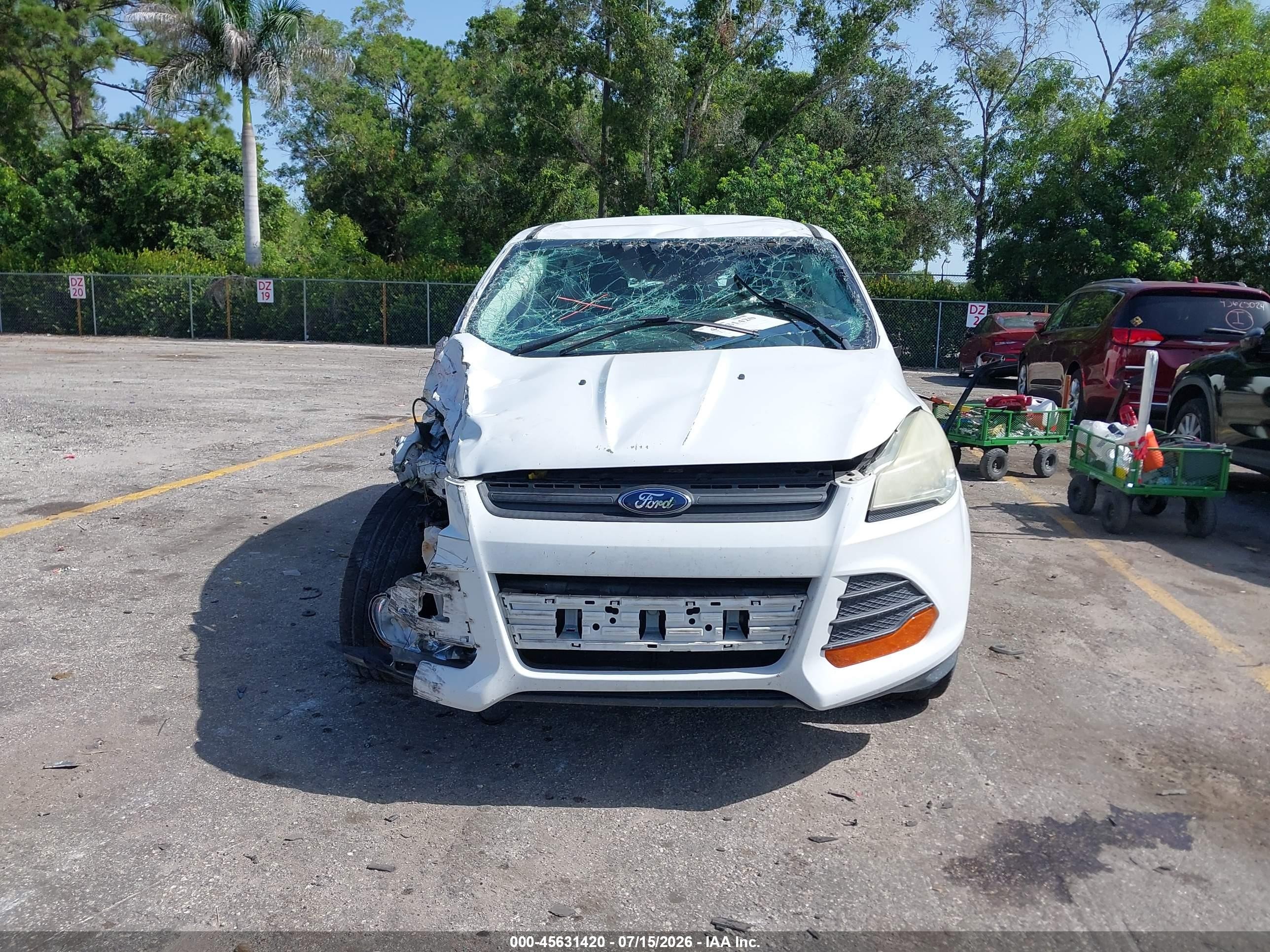 2015 Ford Escape S White vin: 1FMCU0F7XFUB65427