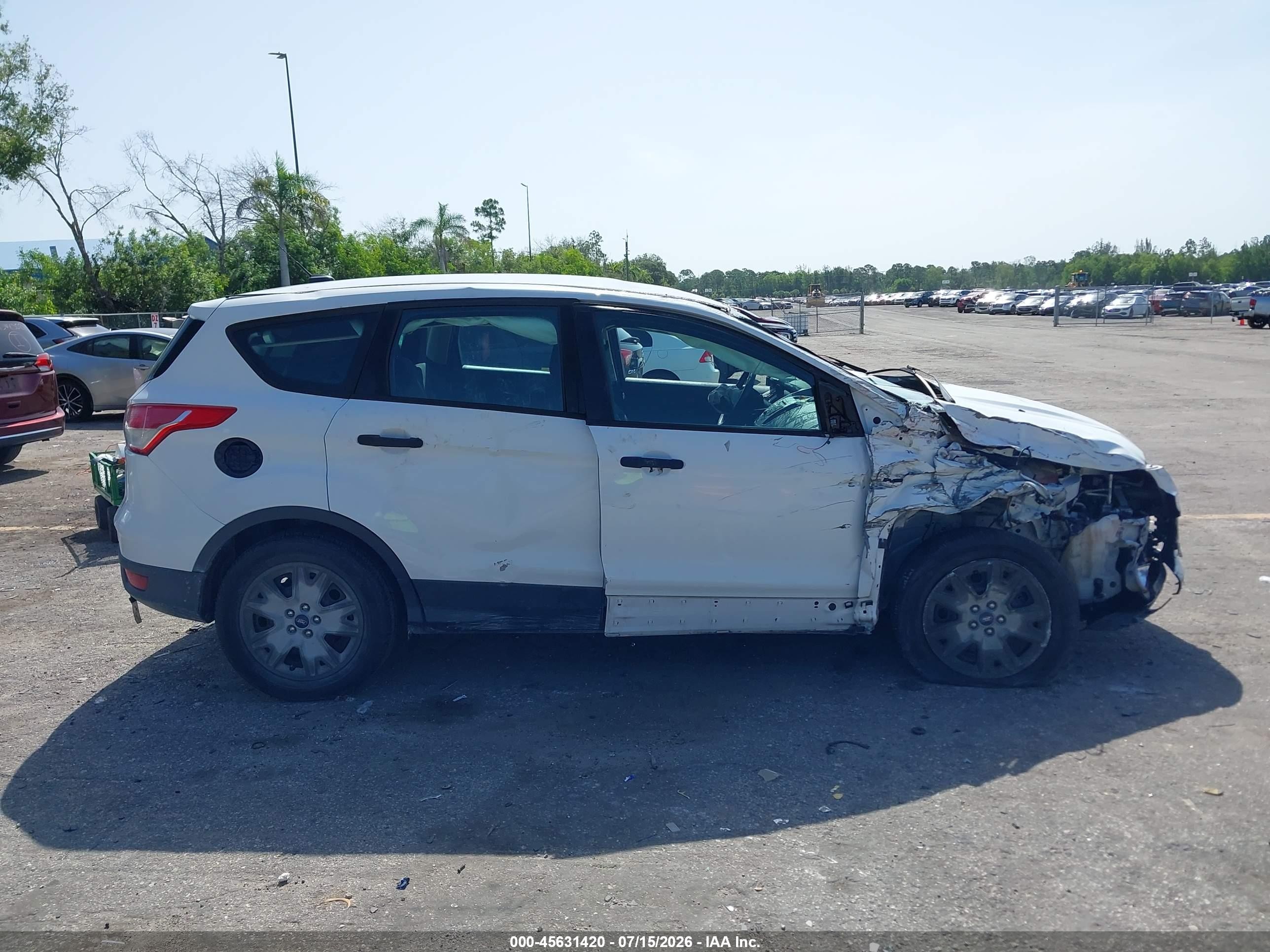 2015 Ford Escape S White vin: 1FMCU0F7XFUB65427