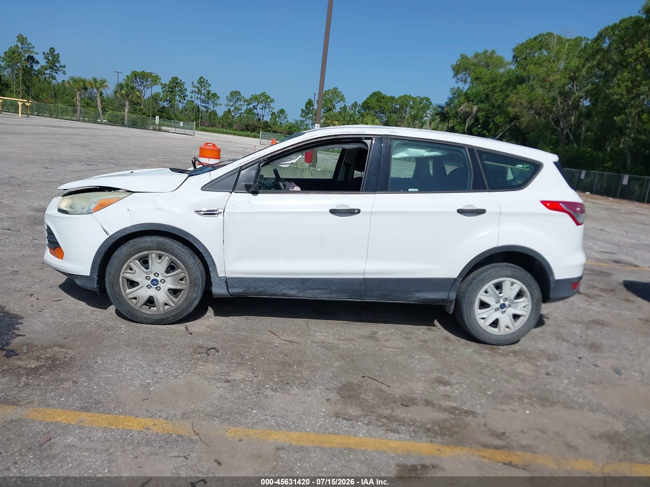 2015 Ford Escape S White vin: 1FMCU0F7XFUB65427