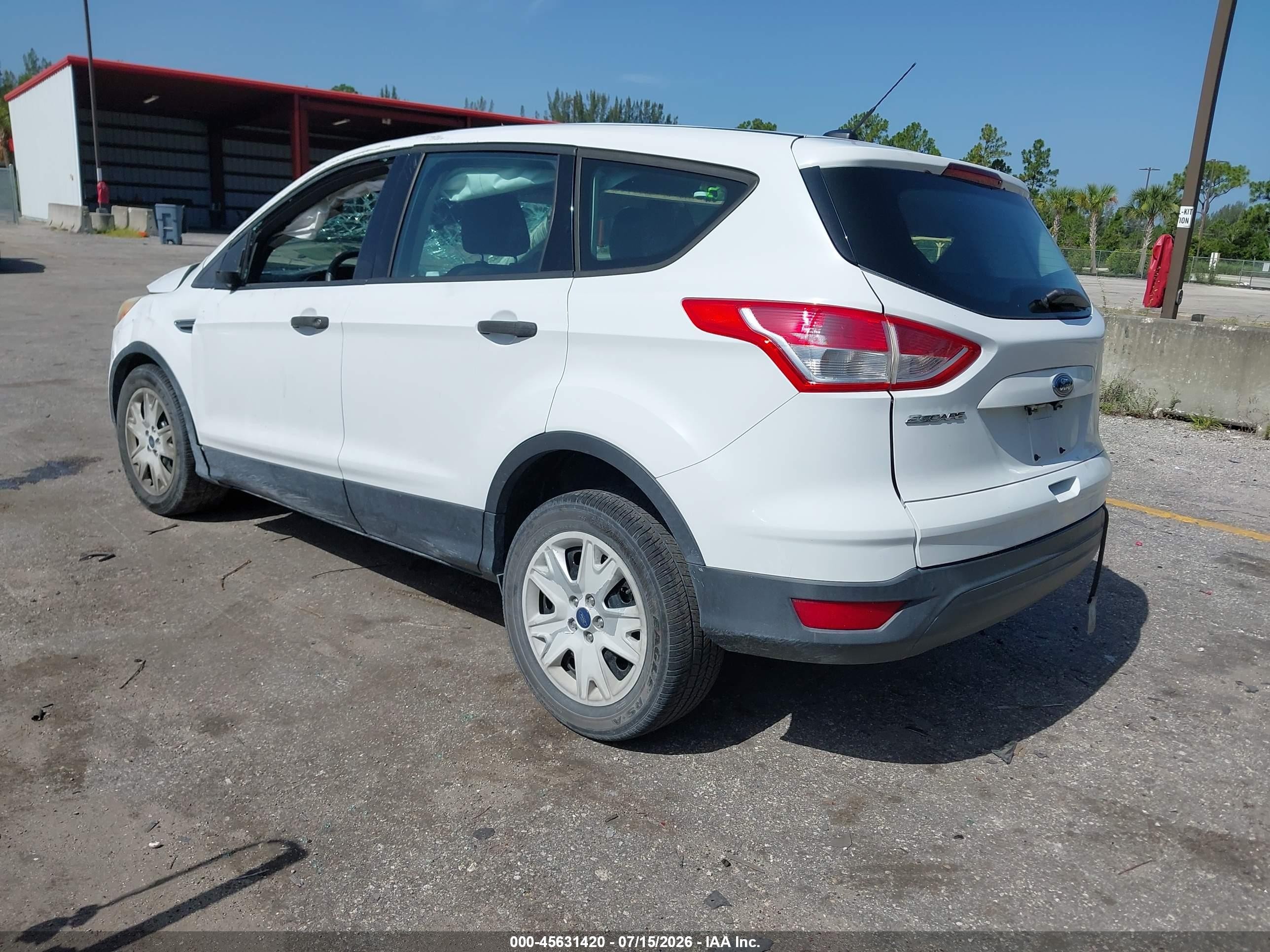 2015 Ford Escape S White vin: 1FMCU0F7XFUB65427