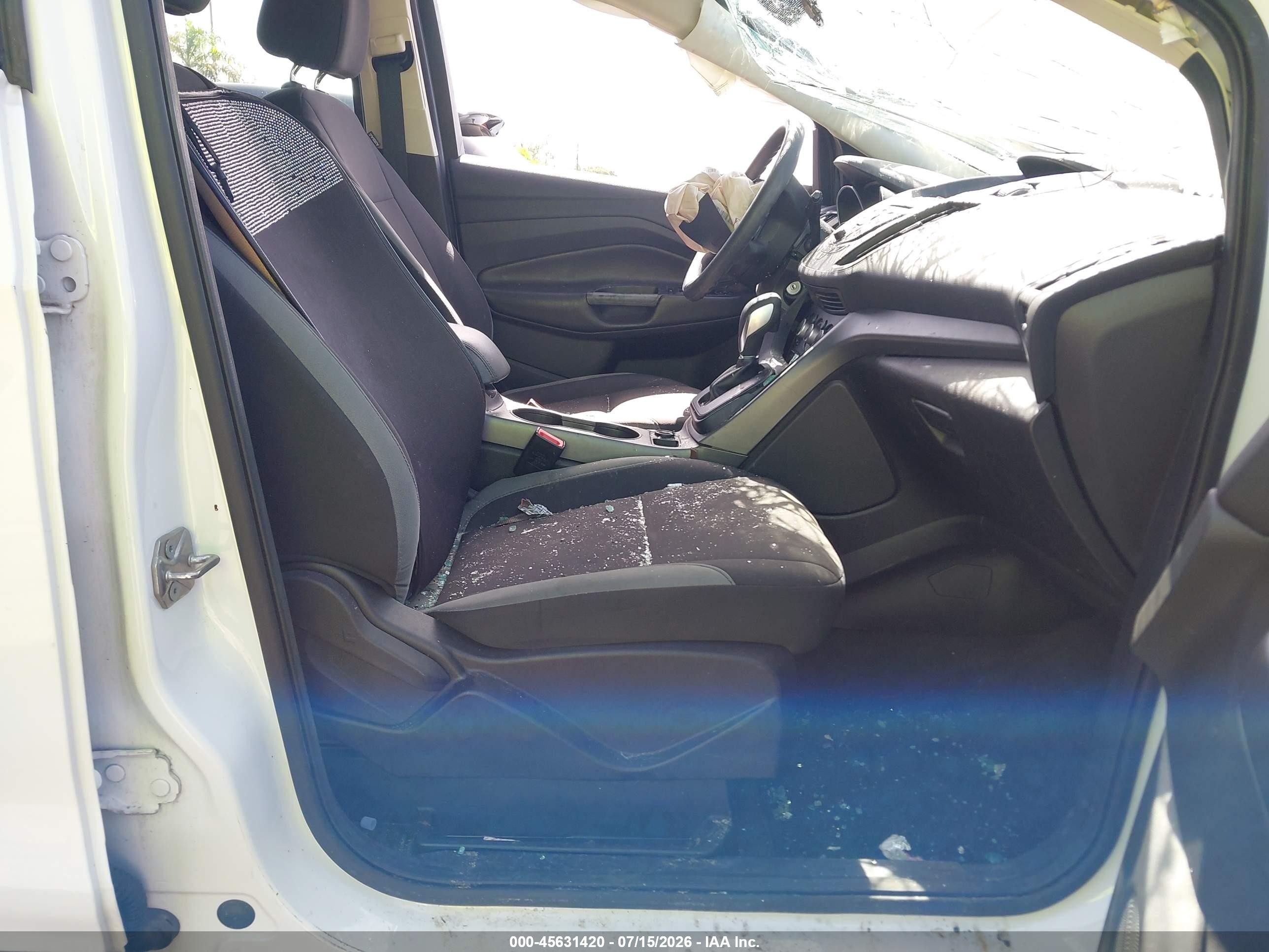 2015 Ford Escape S White vin: 1FMCU0F7XFUB65427