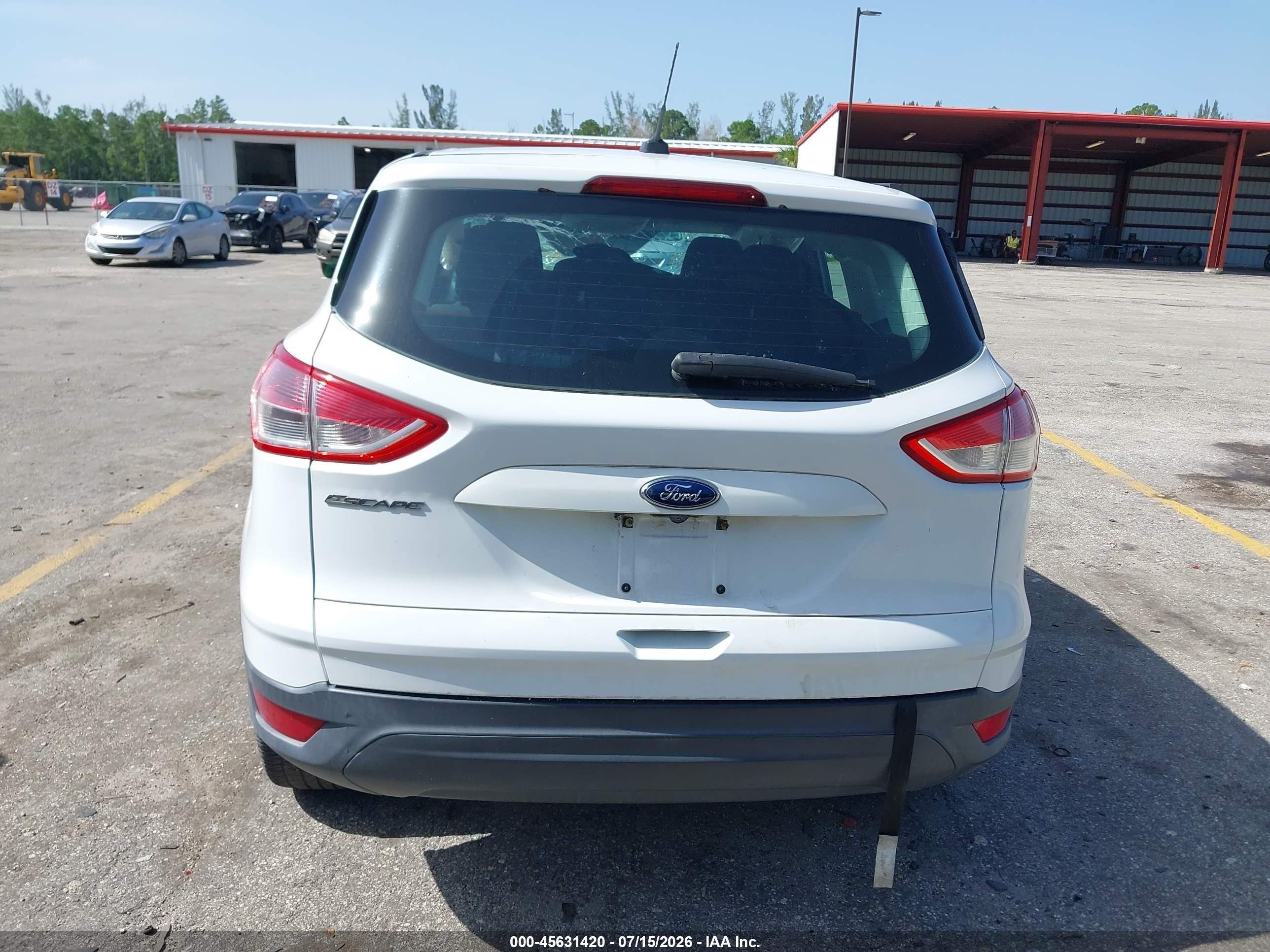 2015 Ford Escape S White vin: 1FMCU0F7XFUB65427