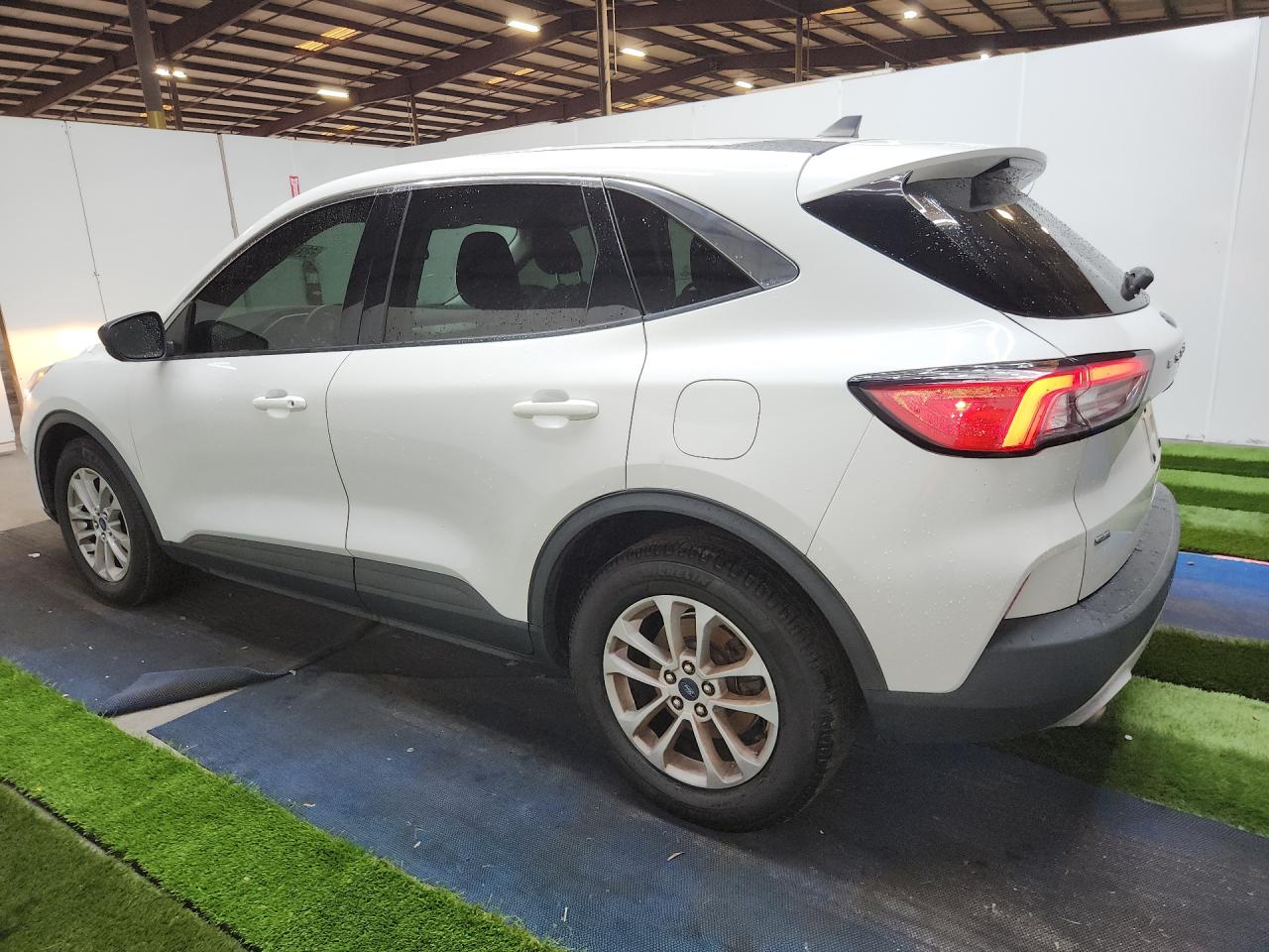 2022 Ford Escape Se White vin: 1FMCU0G63NUB13058 Damage: Left Qtr Panel, Dent(S) W/No Paint Dmg, 1 To 2 Inches