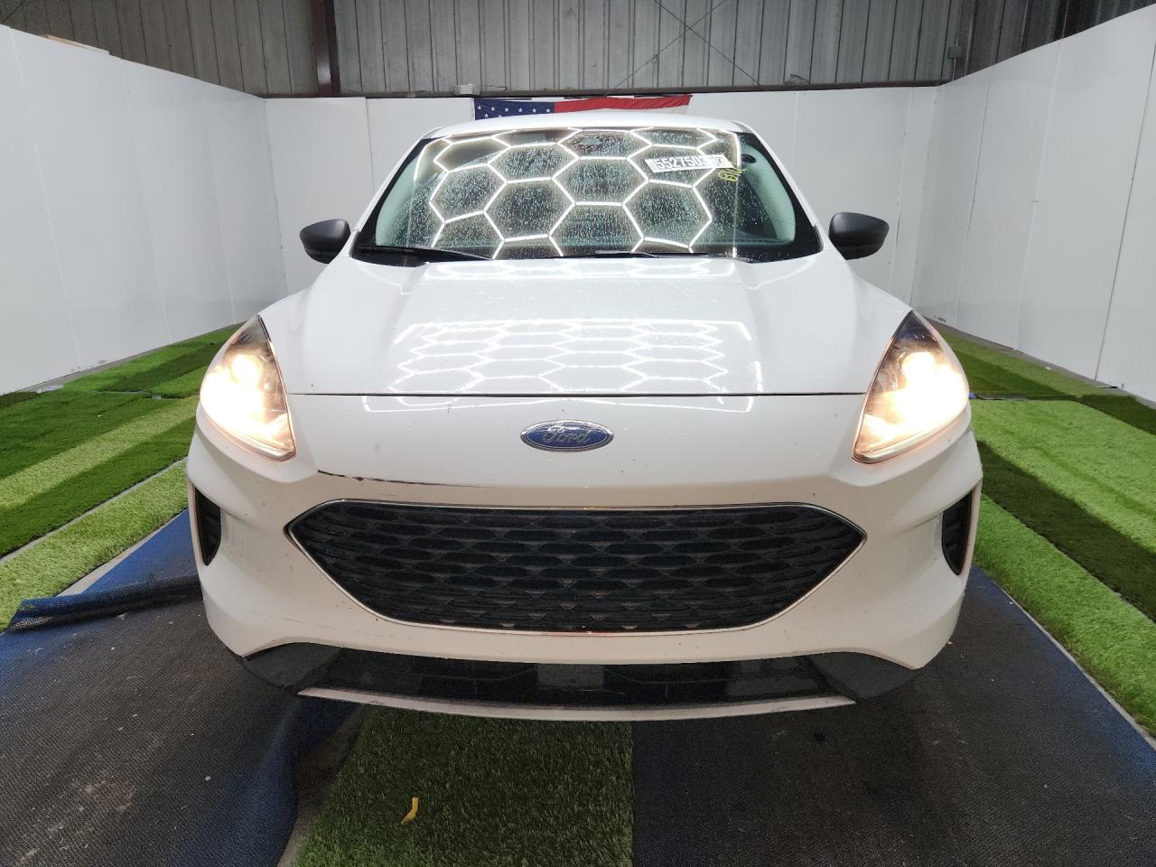 2022 Ford Escape Se White vin: 1FMCU0G63NUB13058 Damage: Left Head Lamp, Faded, Repair Required