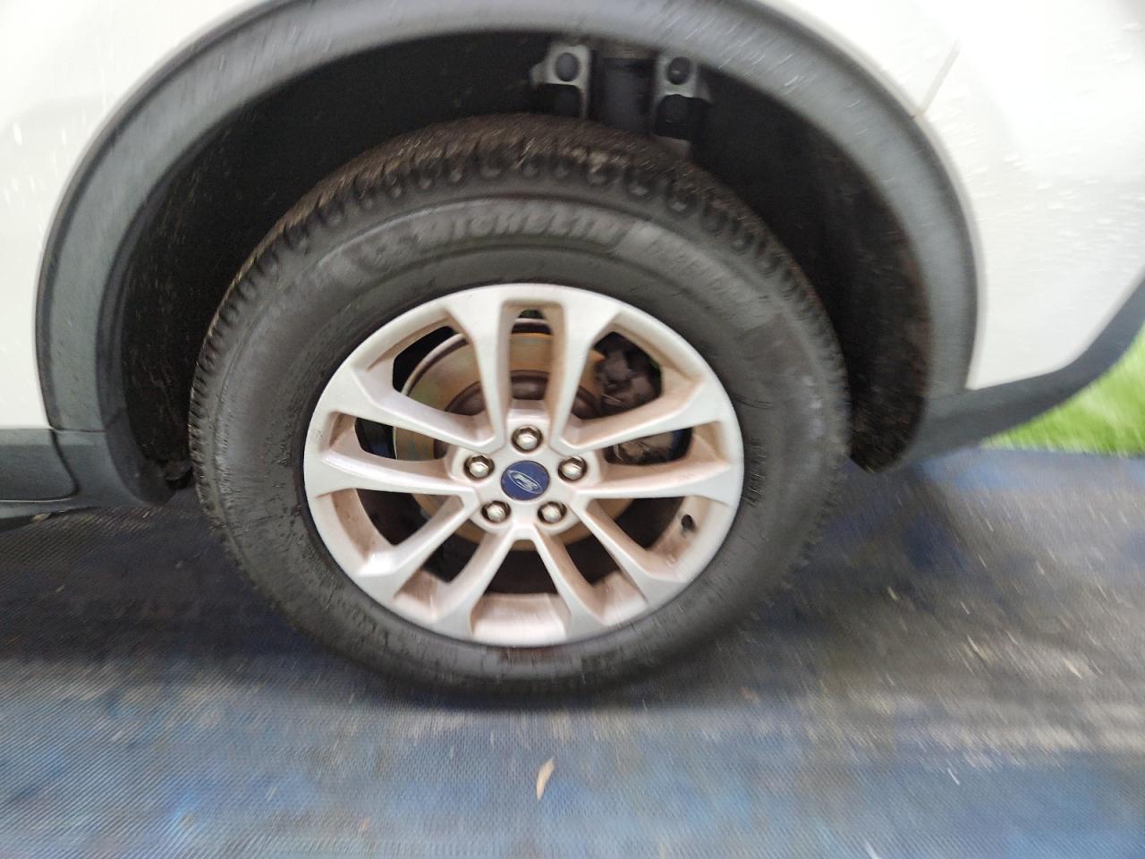 2022 Ford Escape Se White vin: 1FMCU0G63NUB13058 Damage: Left Rear Wheel, Corrosion, > 12 Inches
