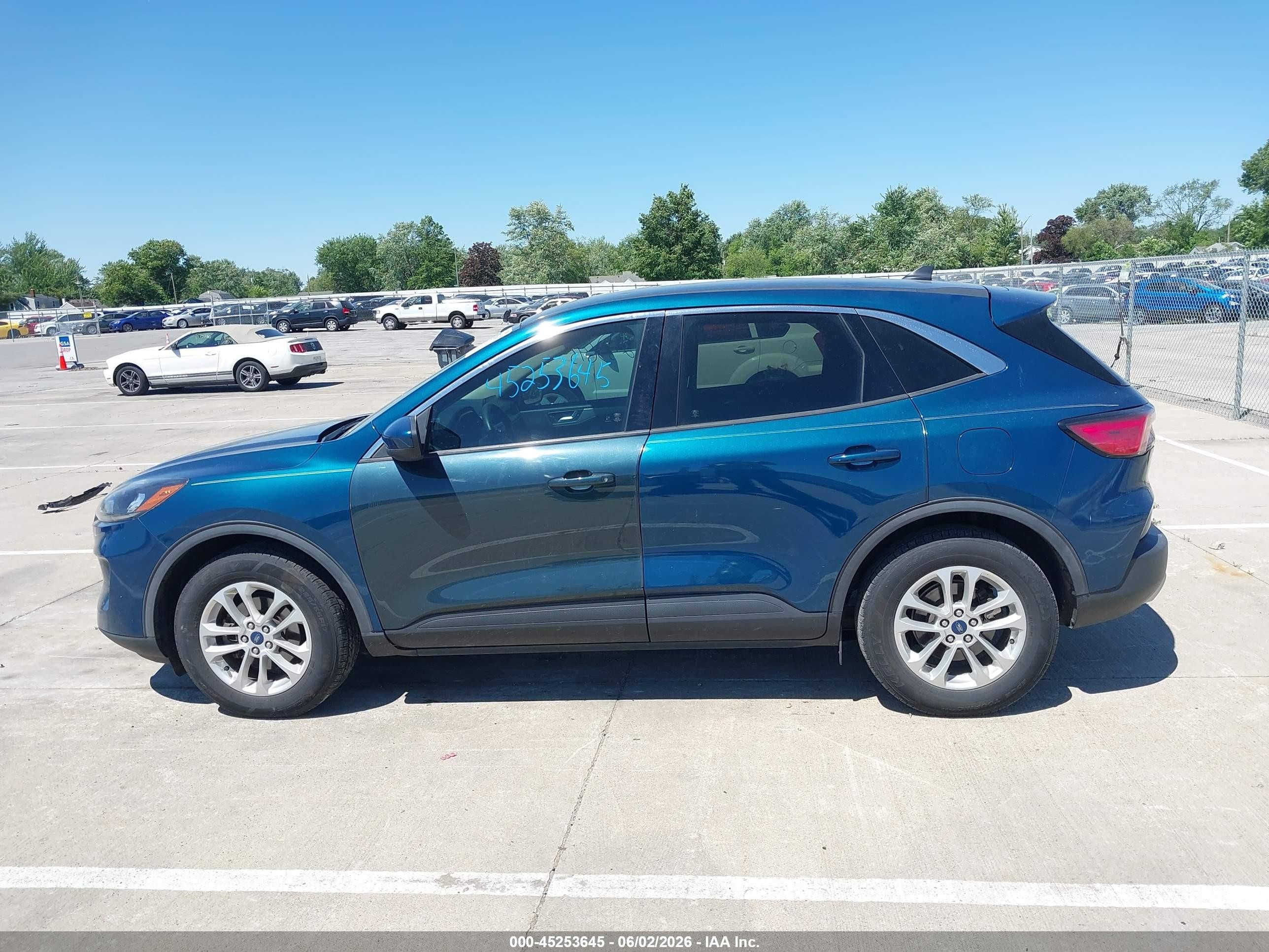 2020 Ford Escape Se Blue vin: 1FMCU0G64LUB28729