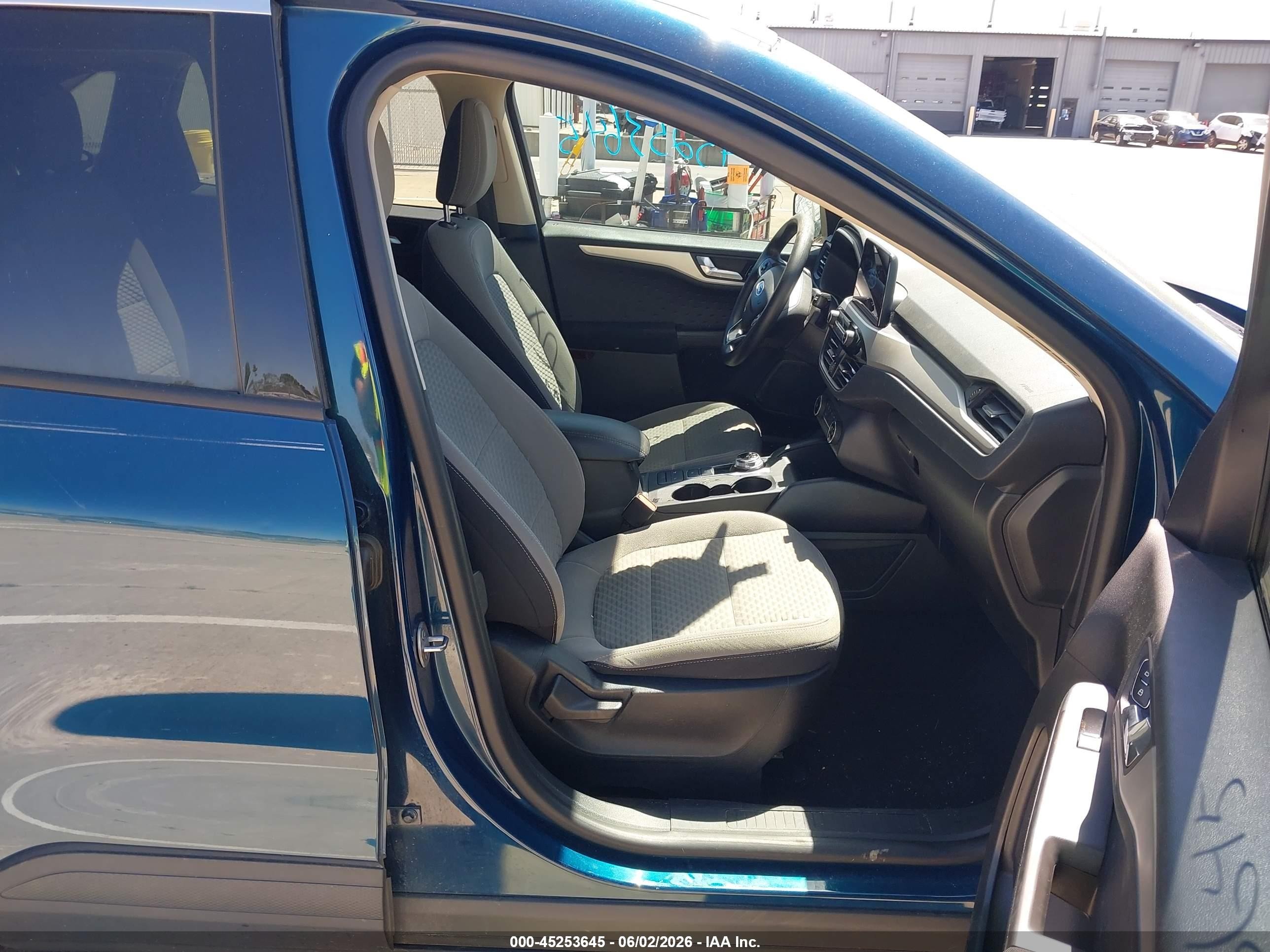 2020 Ford Escape Se Blue vin: 1FMCU0G64LUB28729