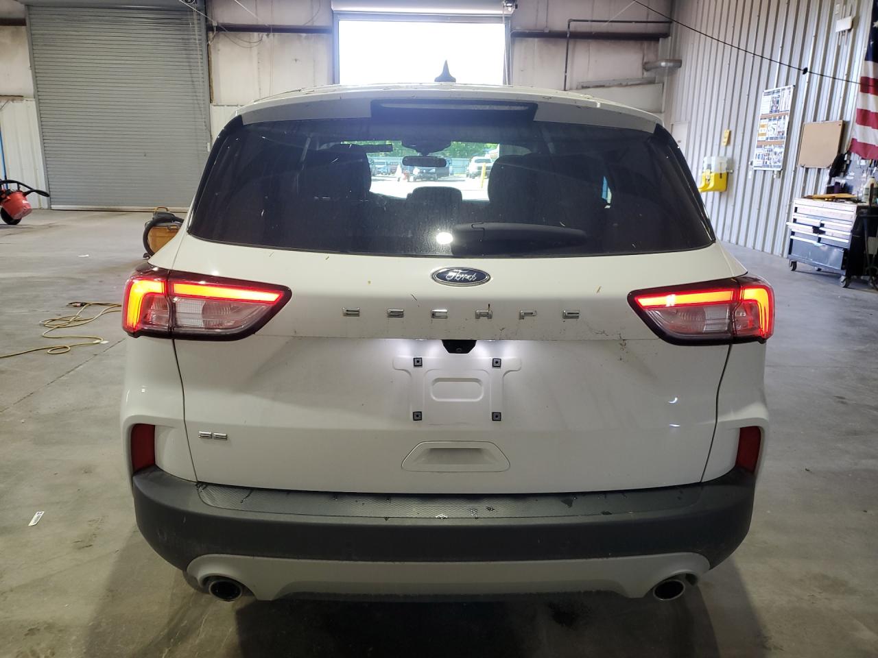 2021 Ford Escape Se White vin: 1FMCU0G68MUA61022 Damage: Lift Gate, Multiple Scratches Heavy, 2