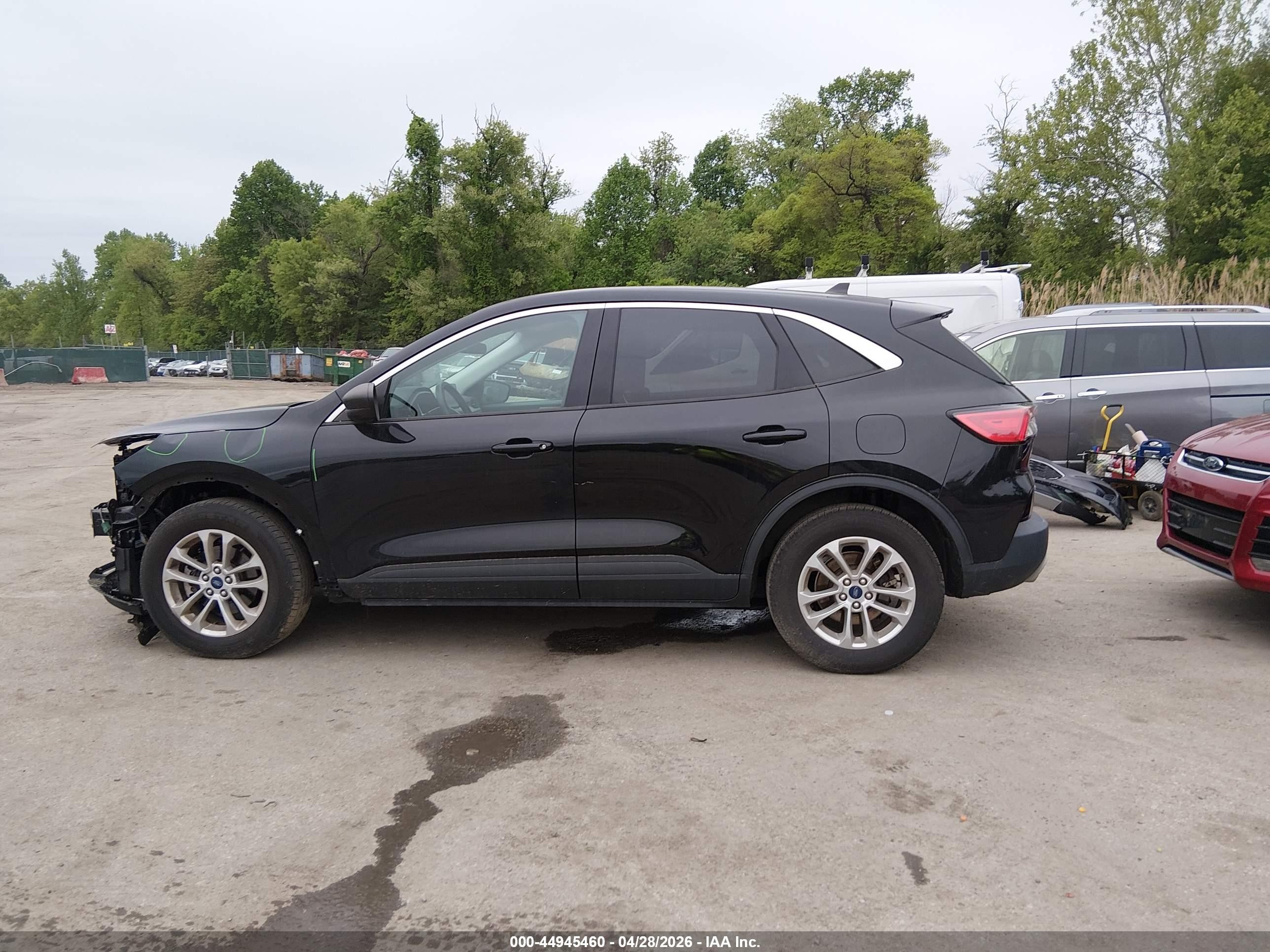 2022 Ford Escape Se Черный vin: 1FMCU0G68NUA90229