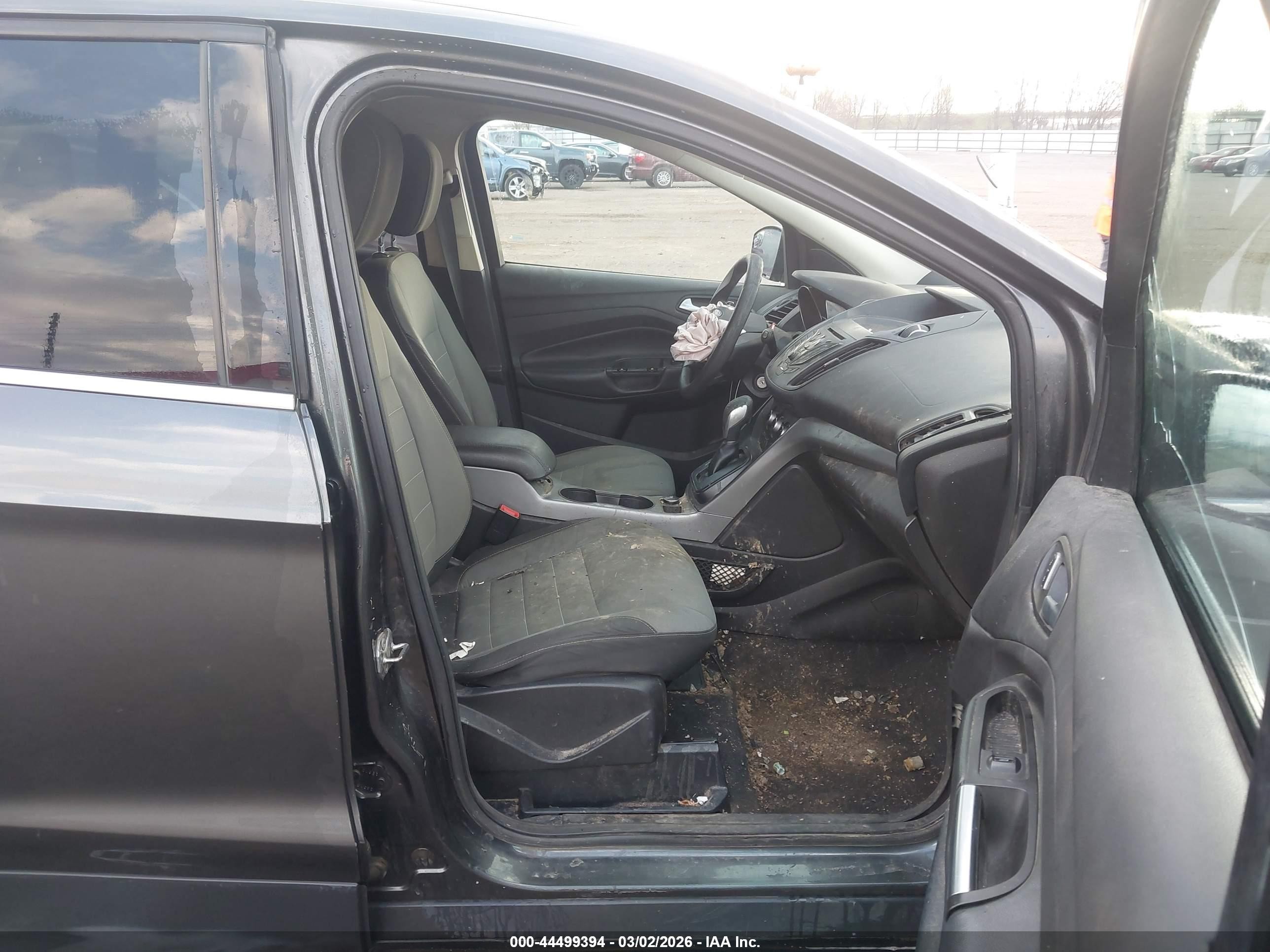2016 Ford Escape Se Серый vin: 1FMCU0G73GUB58223