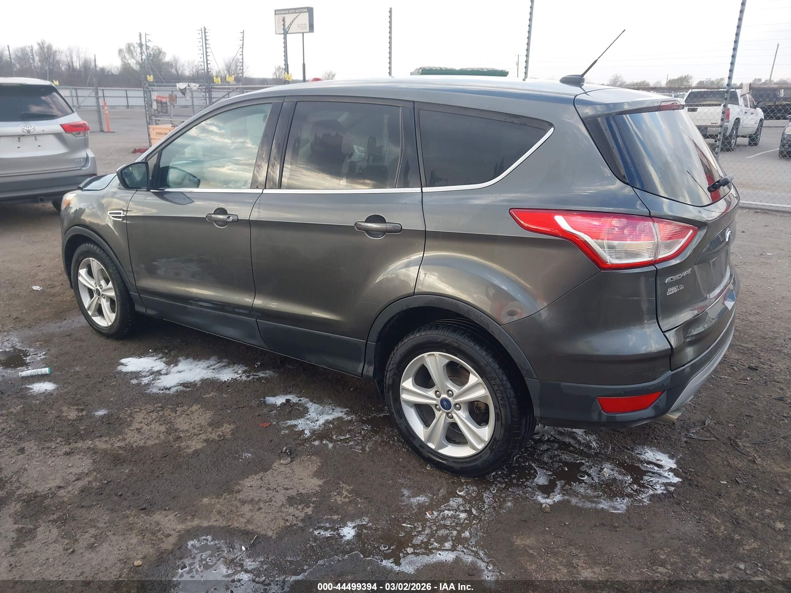 2016 Ford Escape Se Серый vin: 1FMCU0G73GUB58223