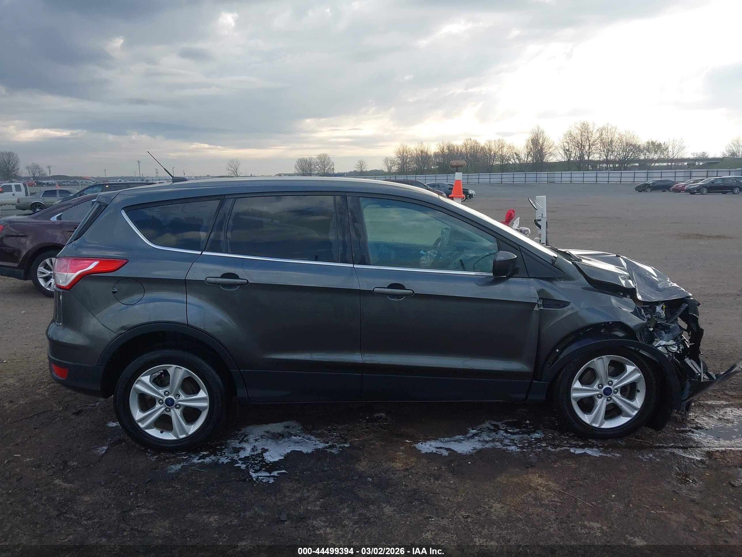 2016 Ford Escape Se Серый vin: 1FMCU0G73GUB58223