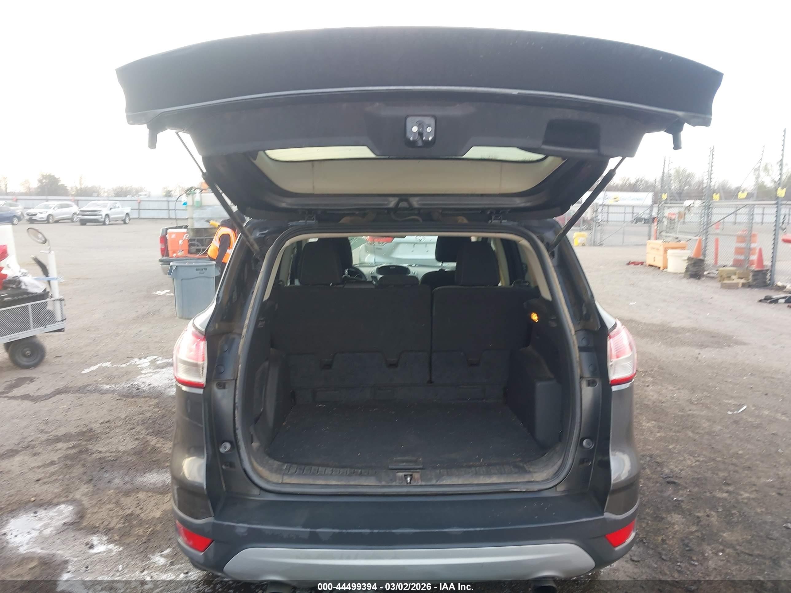 2016 Ford Escape Se Серый vin: 1FMCU0G73GUB58223
