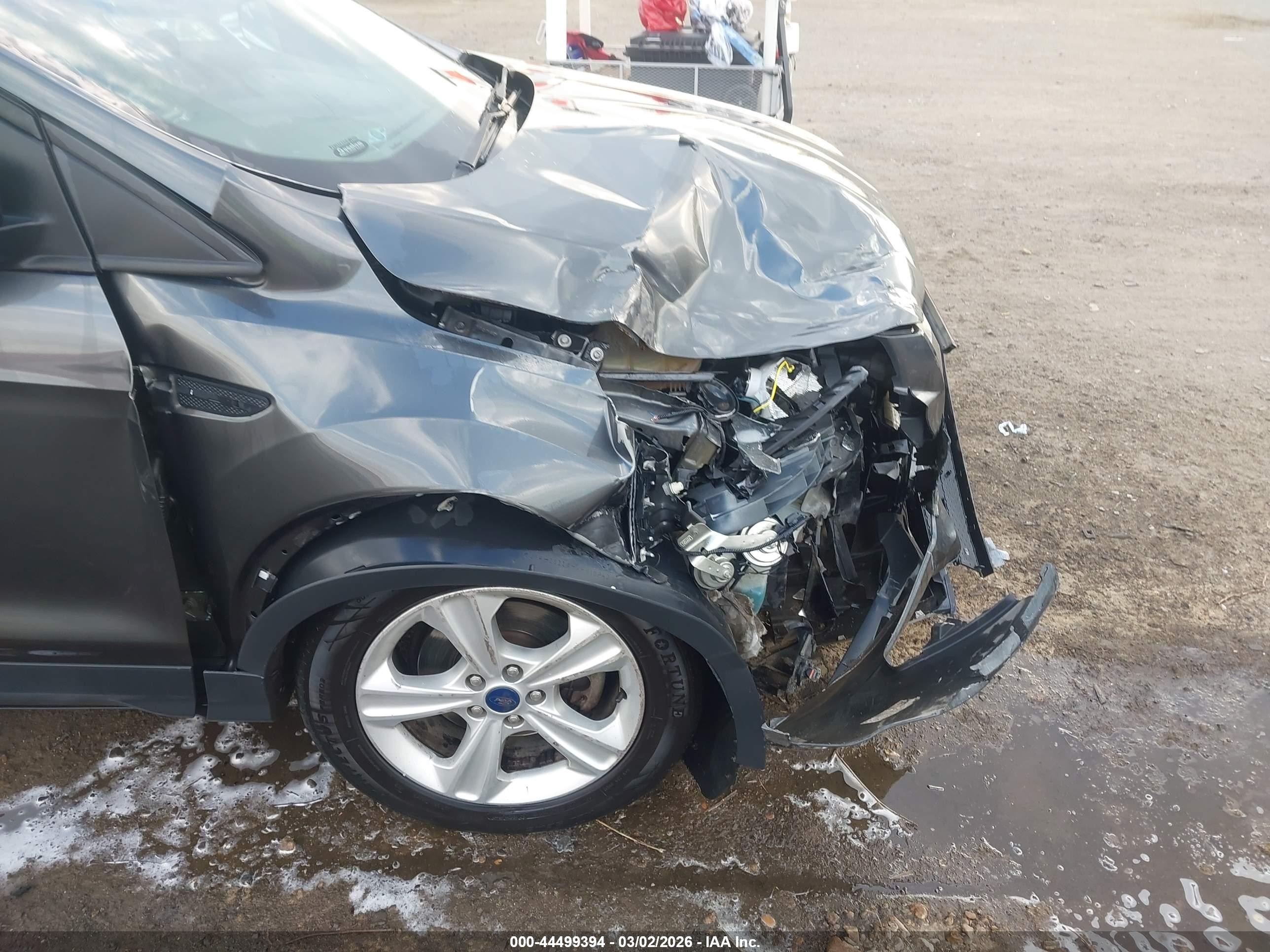 2016 Ford Escape Se Серый vin: 1FMCU0G73GUB58223