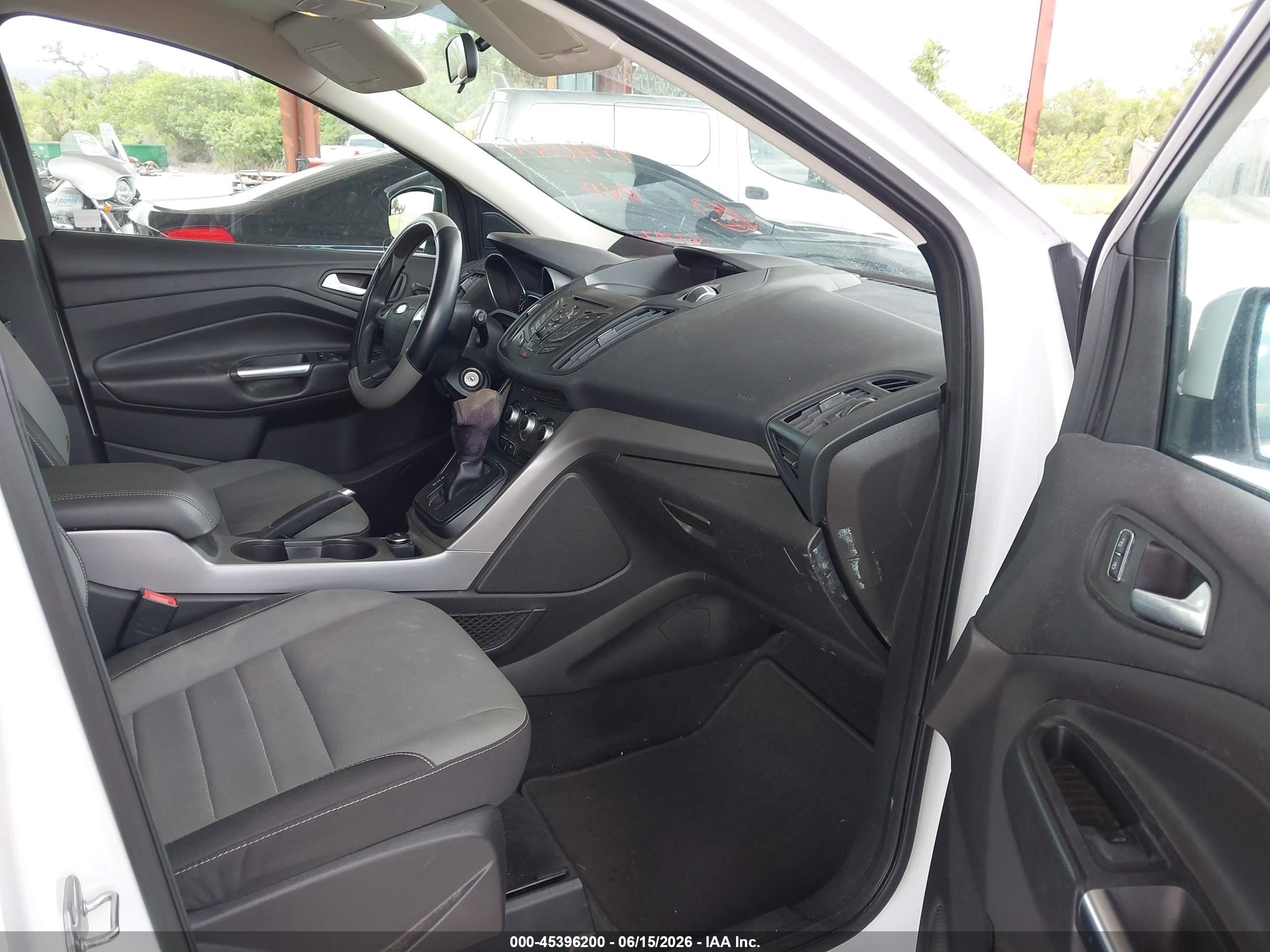 2015 Ford Escape Se Белый vin: 1FMCU0G74FUB32857