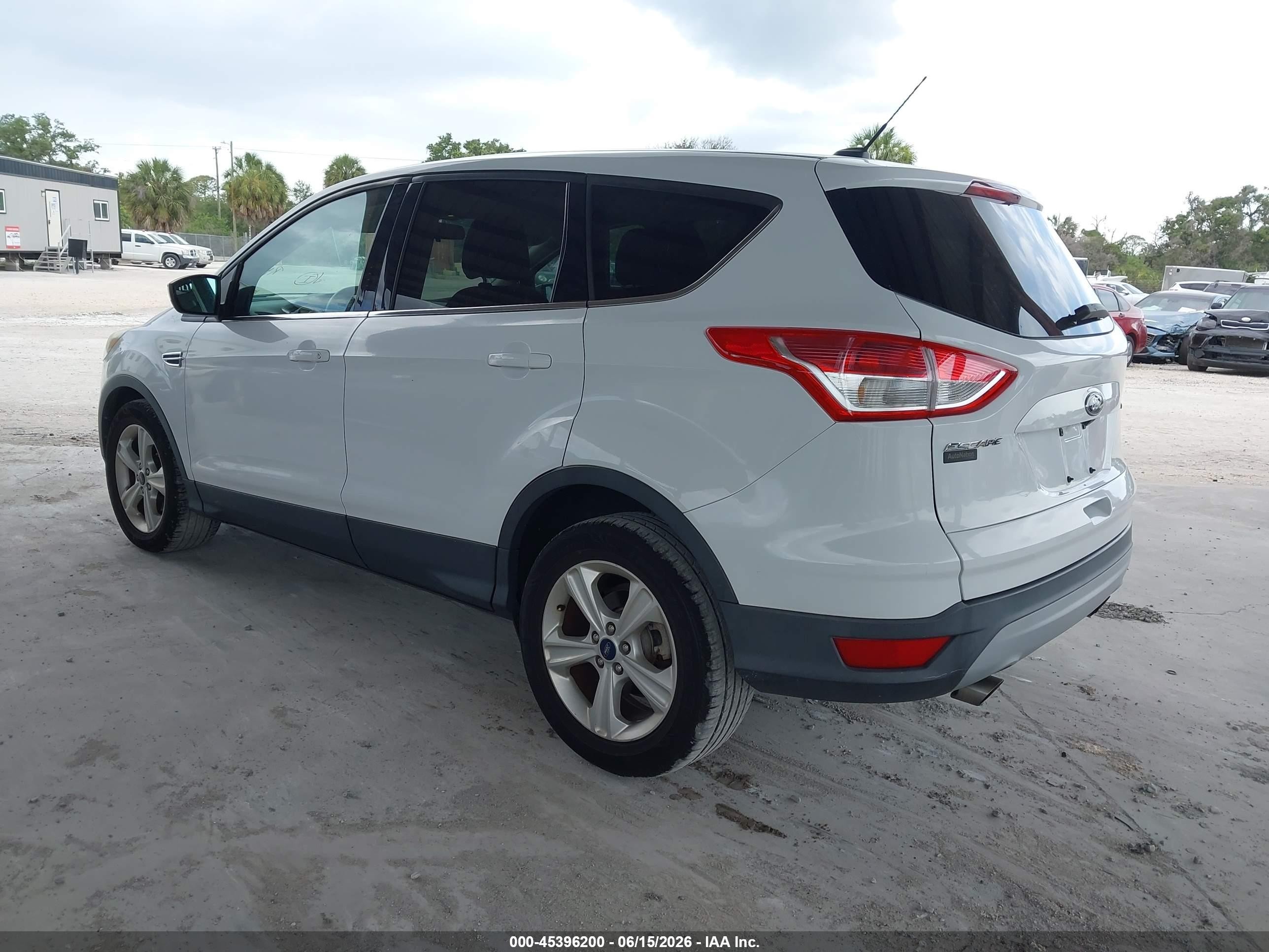 2015 Ford Escape Se Белый vin: 1FMCU0G74FUB32857