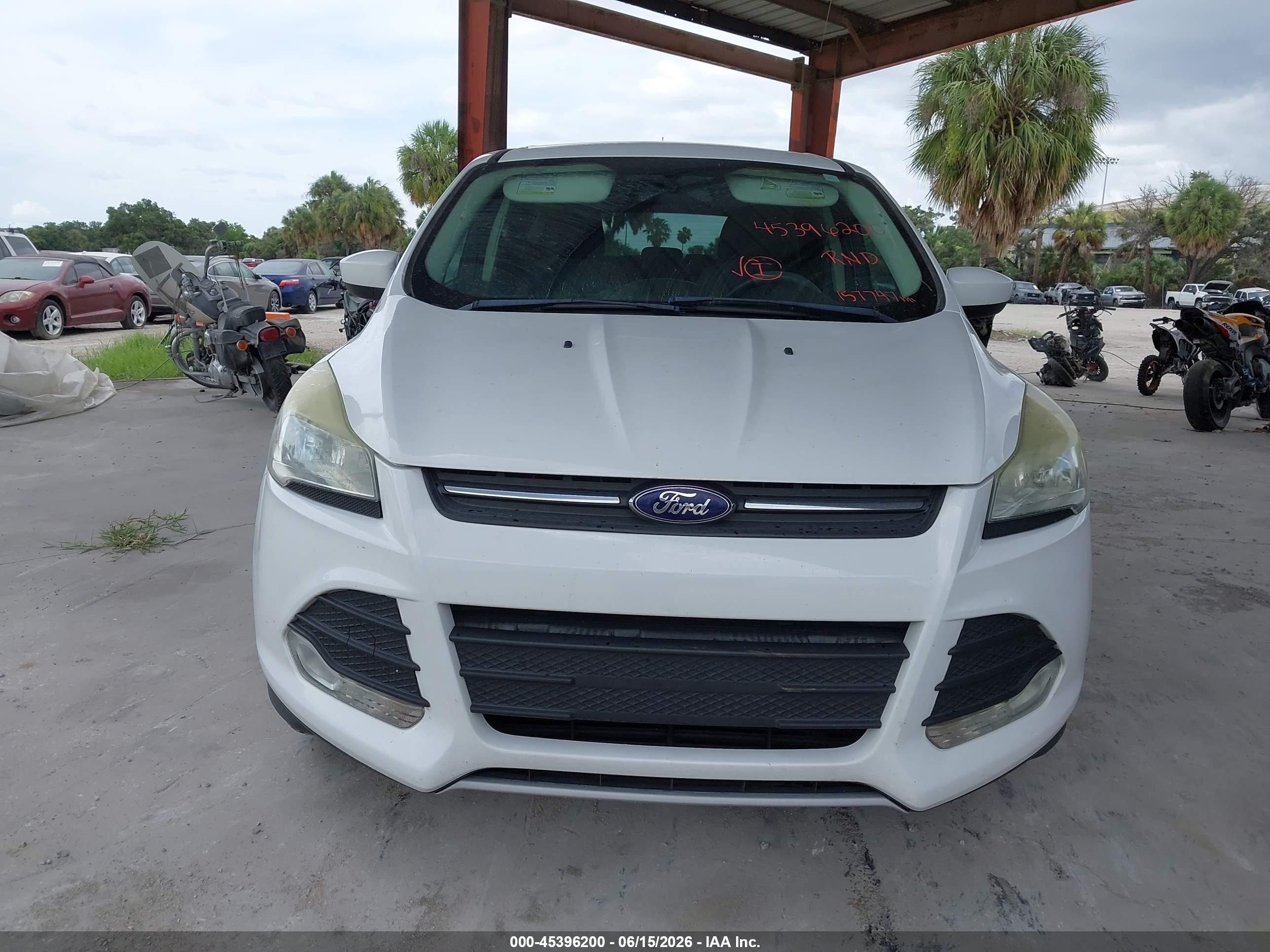 2015 Ford Escape Se Белый vin: 1FMCU0G74FUB32857