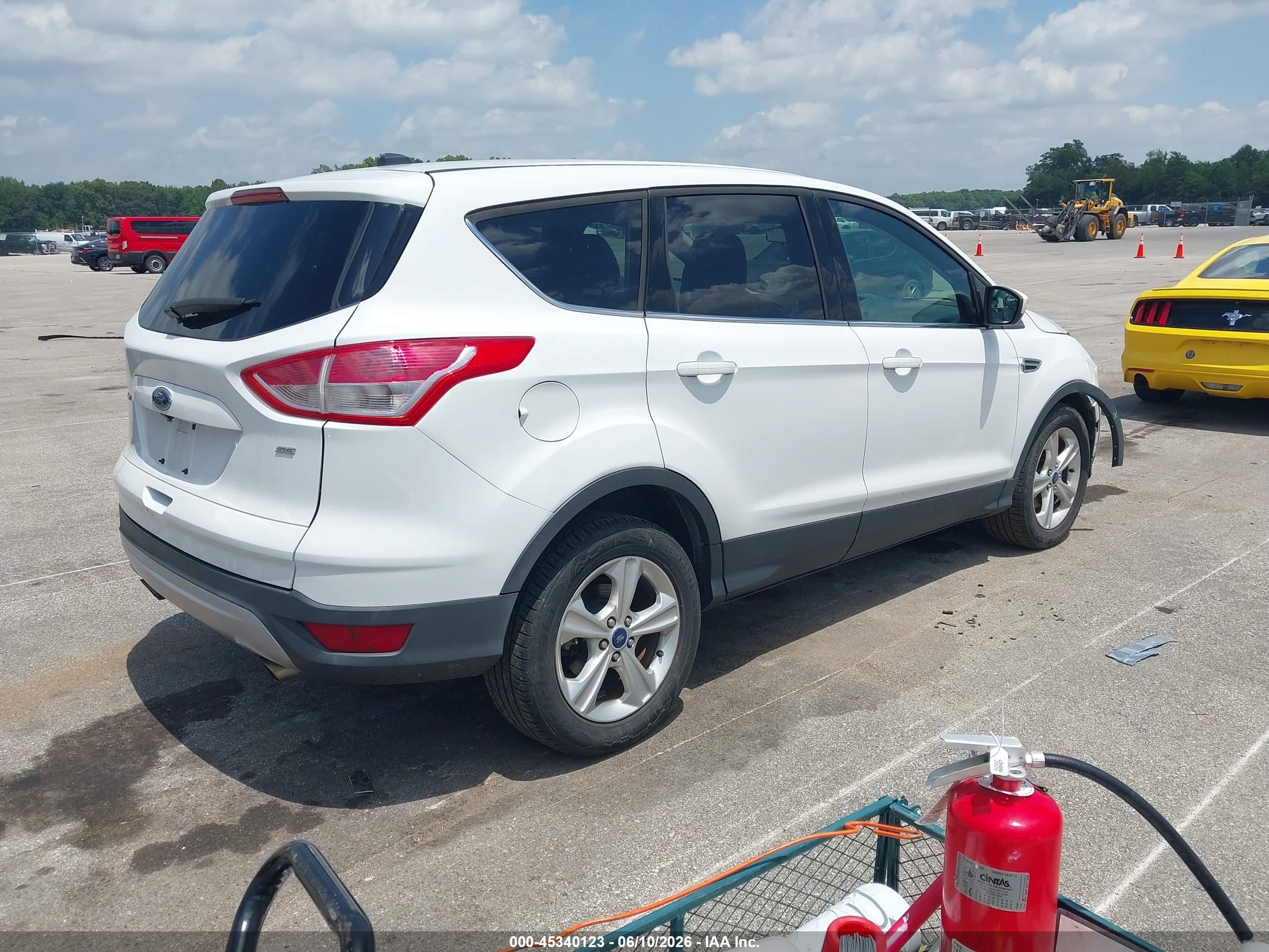 2015 Ford Escape Se White vin: 1FMCU0G74FUB56687