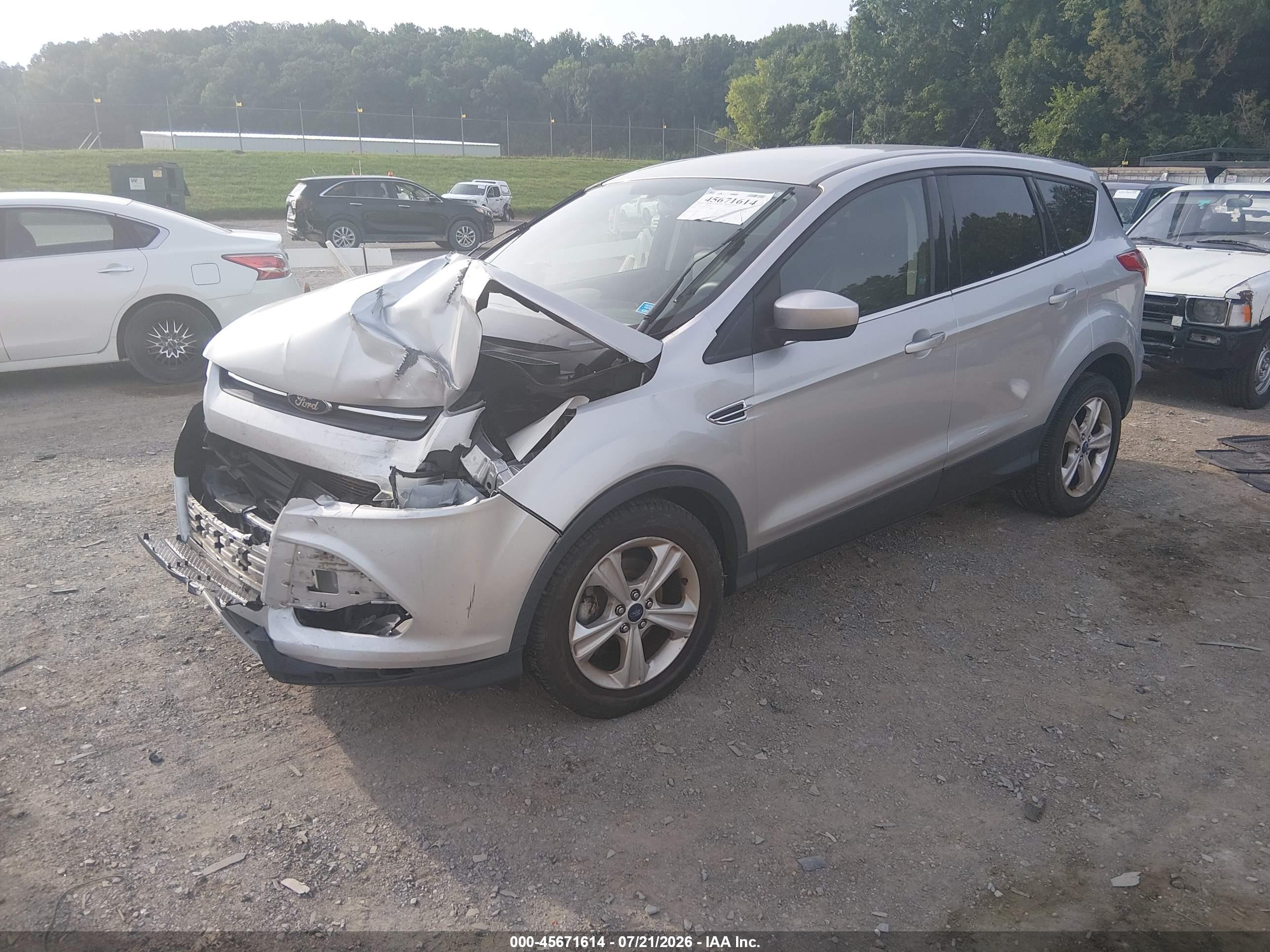 2015 Ford Escape Se Серебряный vin: 1FMCU0G75FUA36882