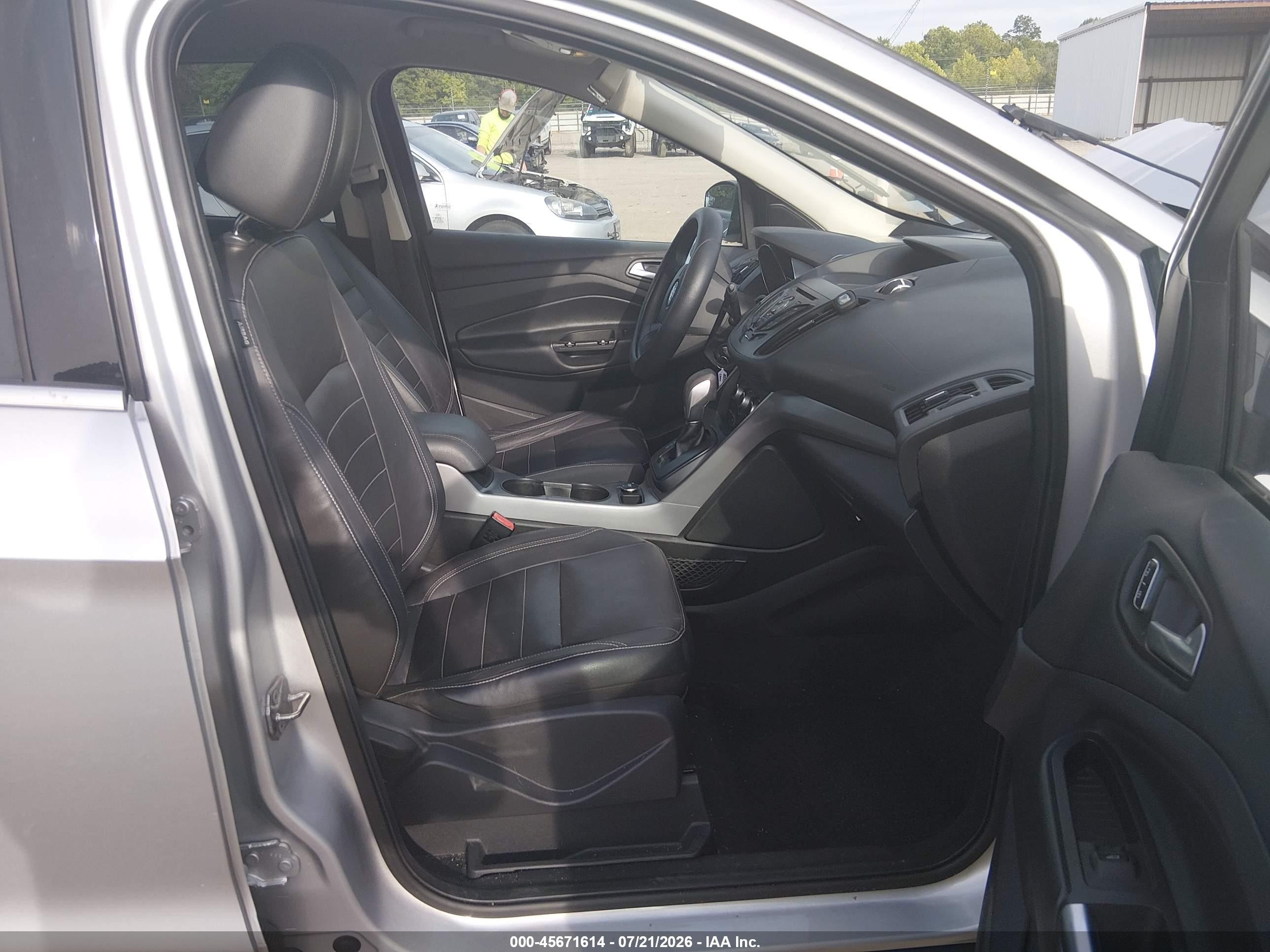 2015 Ford Escape Se Серебряный vin: 1FMCU0G75FUA36882