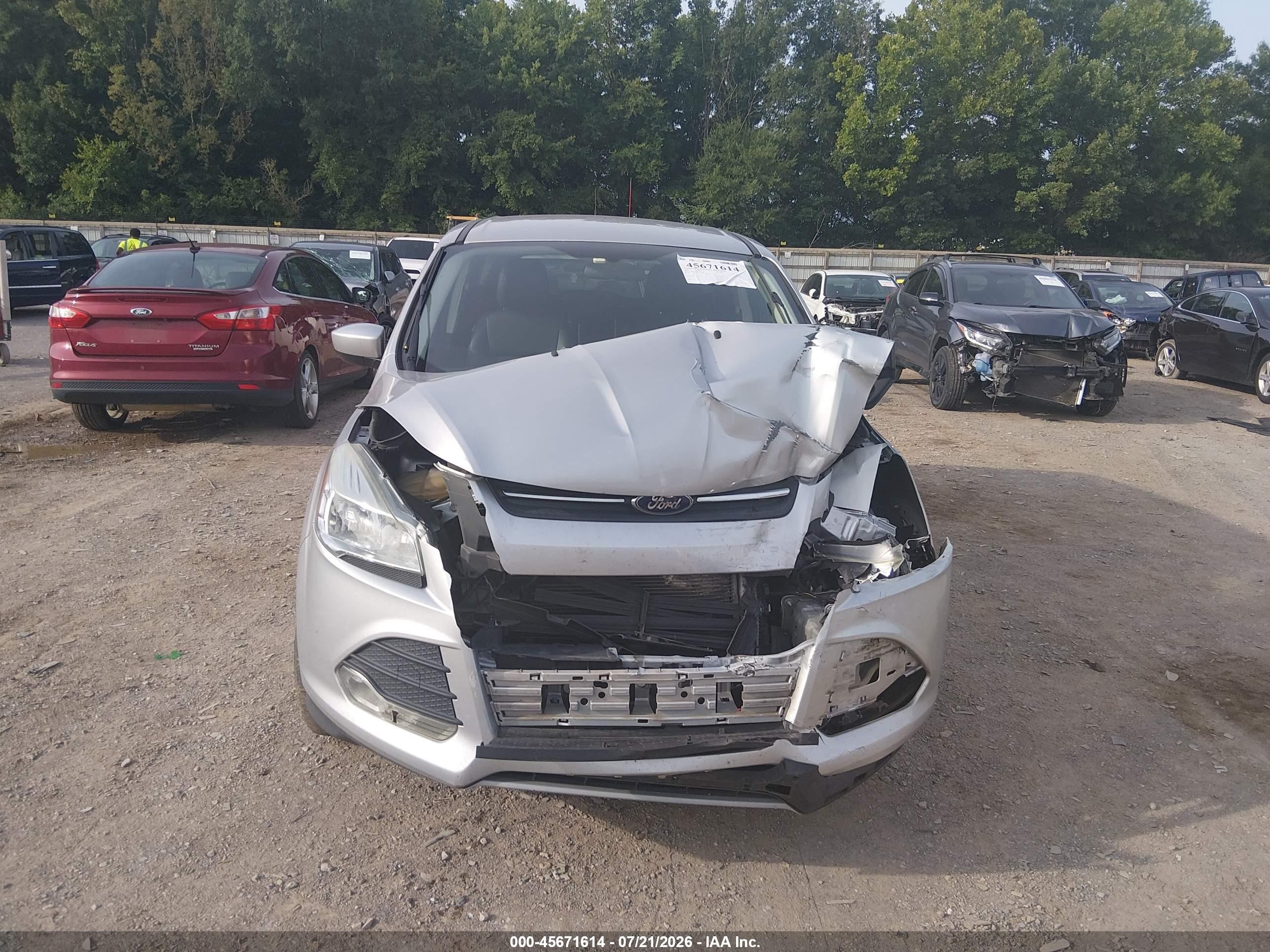 2015 Ford Escape Se Серебряный vin: 1FMCU0G75FUA36882