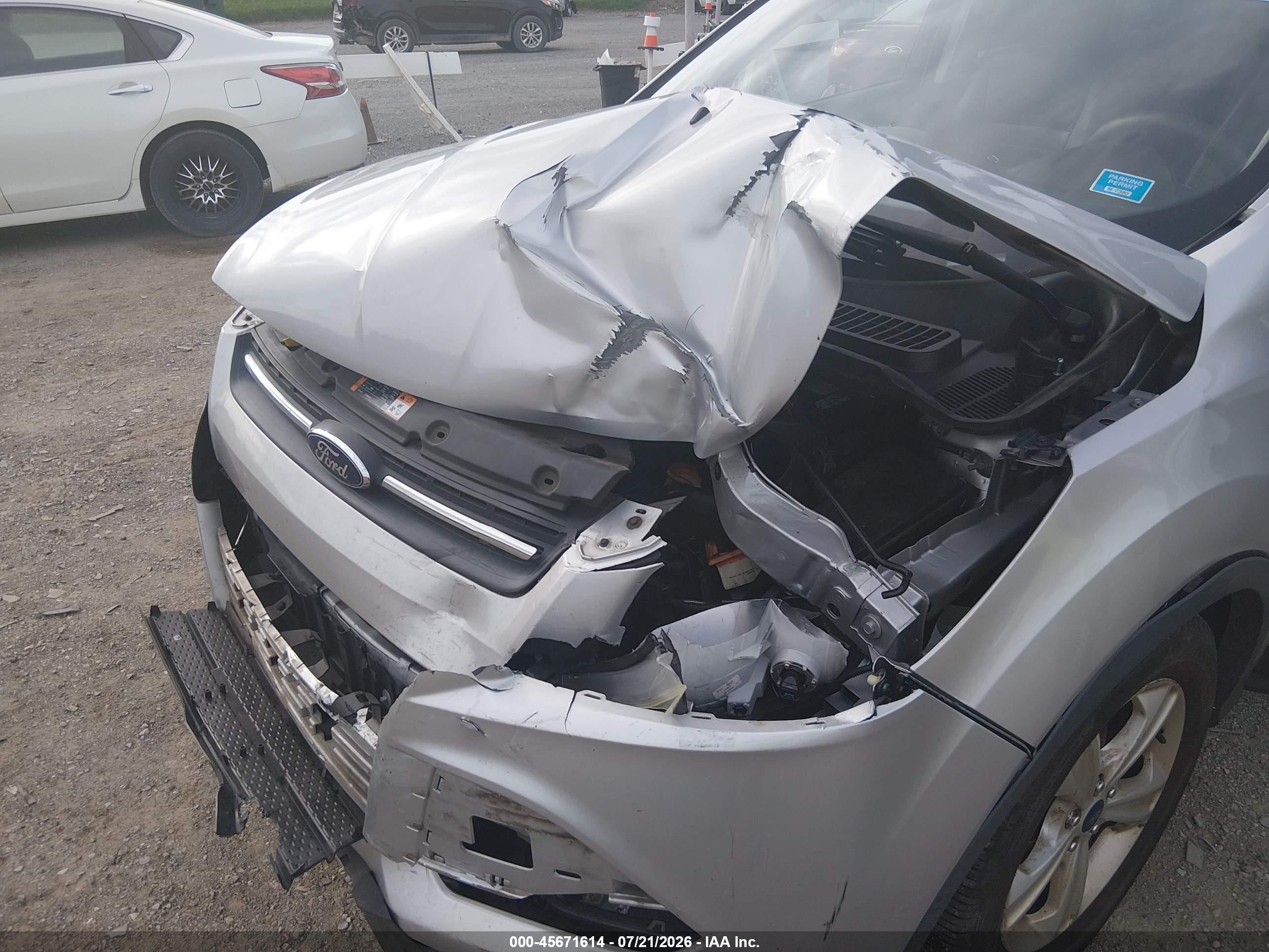 2015 Ford Escape Se Серебряный vin: 1FMCU0G75FUA36882