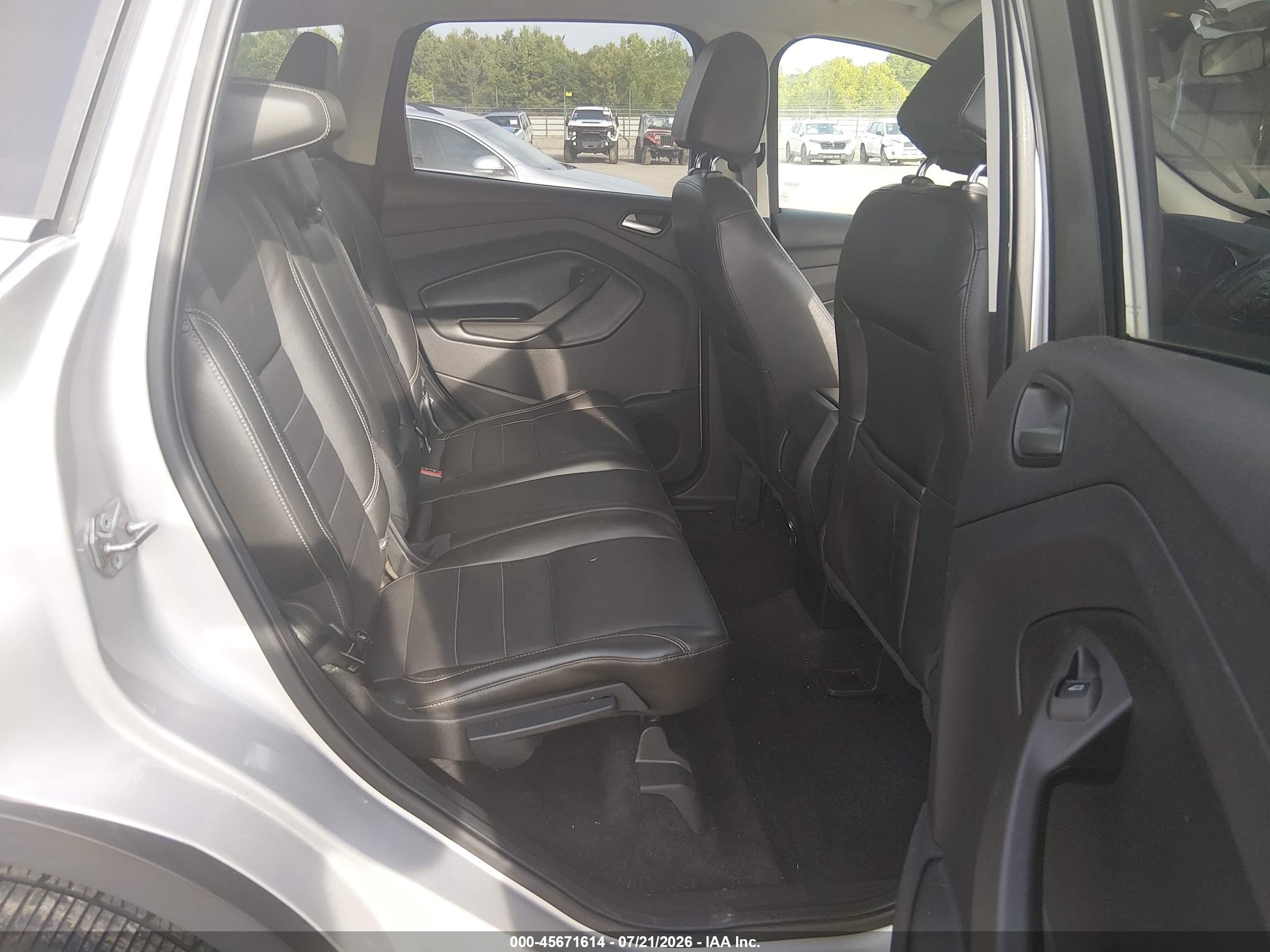 2015 Ford Escape Se Серебряный vin: 1FMCU0G75FUA36882