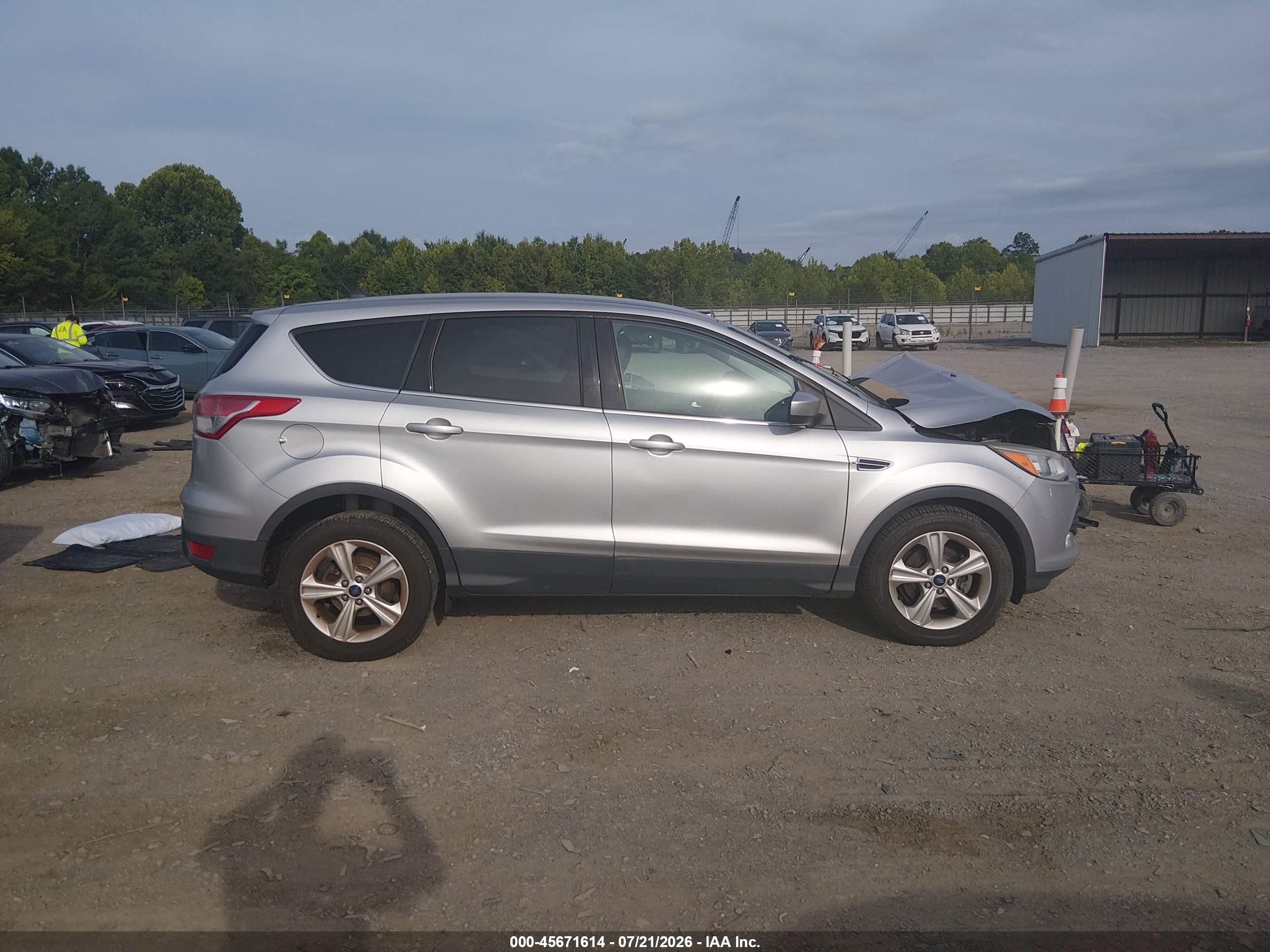 2015 Ford Escape Se Серебряный vin: 1FMCU0G75FUA36882