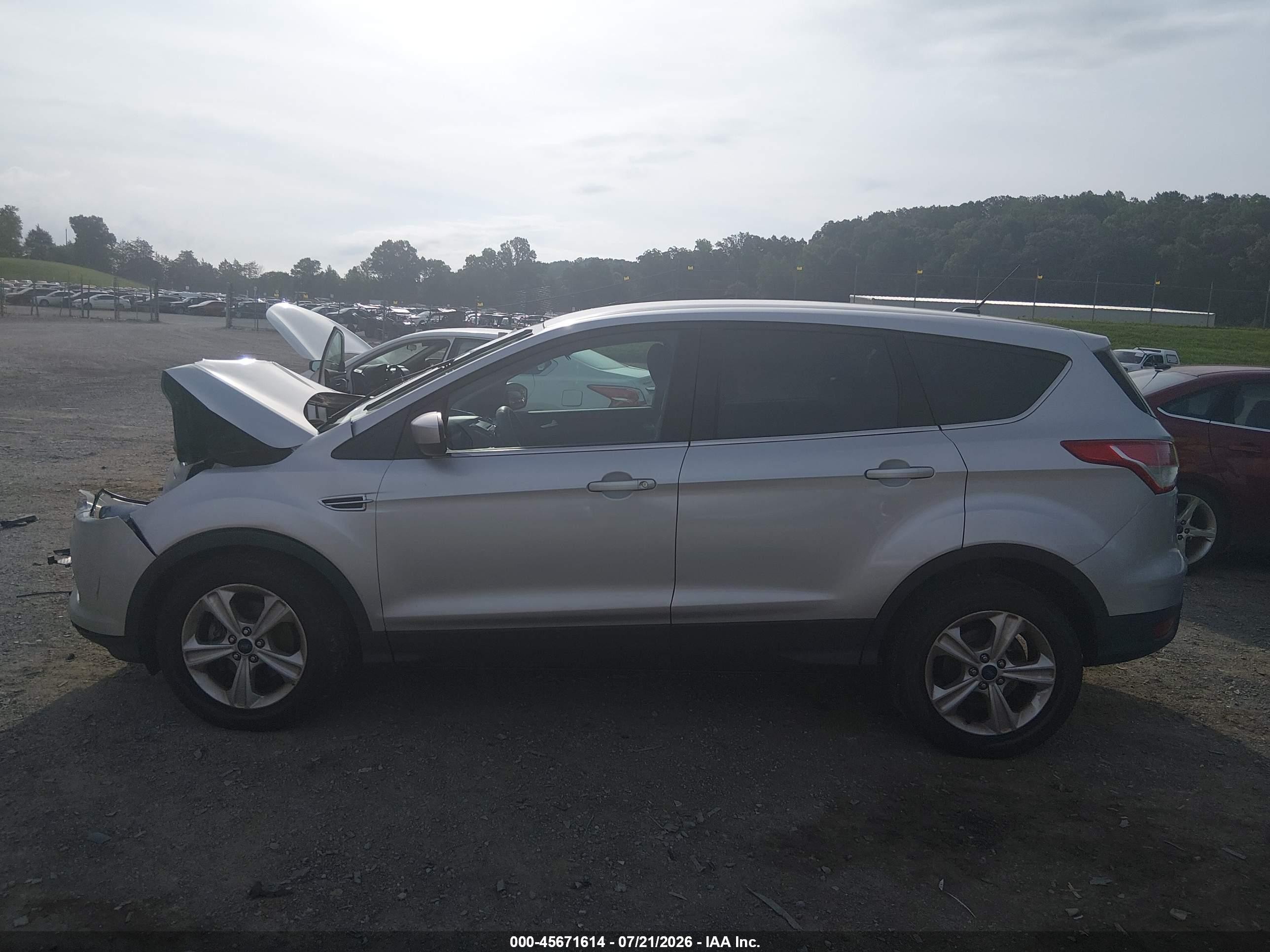 2015 Ford Escape Se Серебряный vin: 1FMCU0G75FUA36882