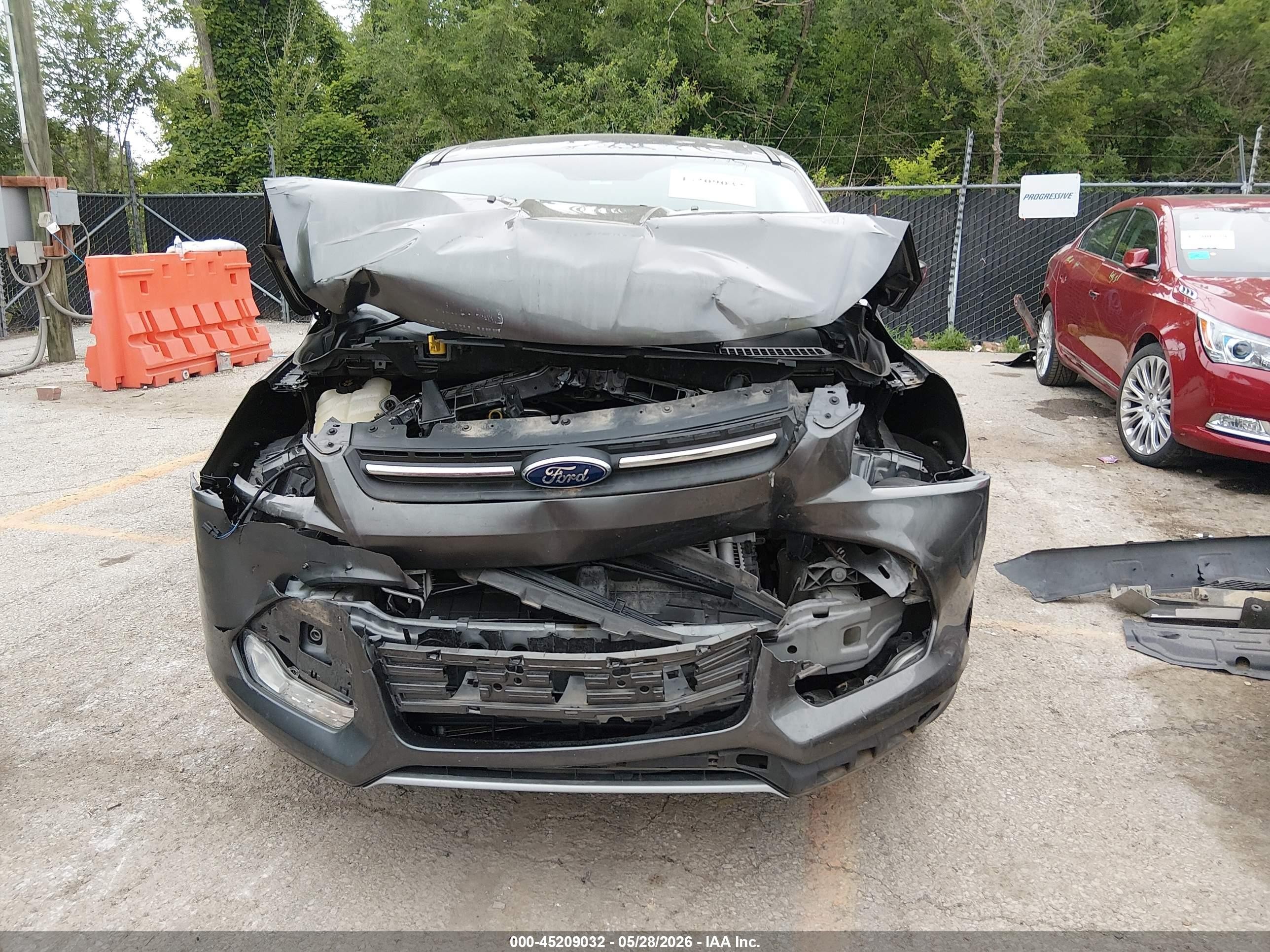 2016 Ford Escape Se Серый vin: 1FMCU0G75GUA29190