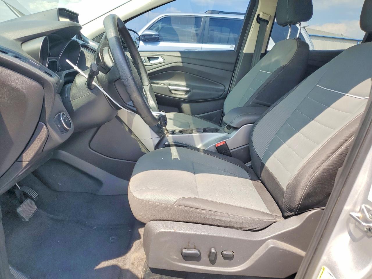2015 Ford Escape Se Серебряный vin: 1FMCU0G76FUB14120