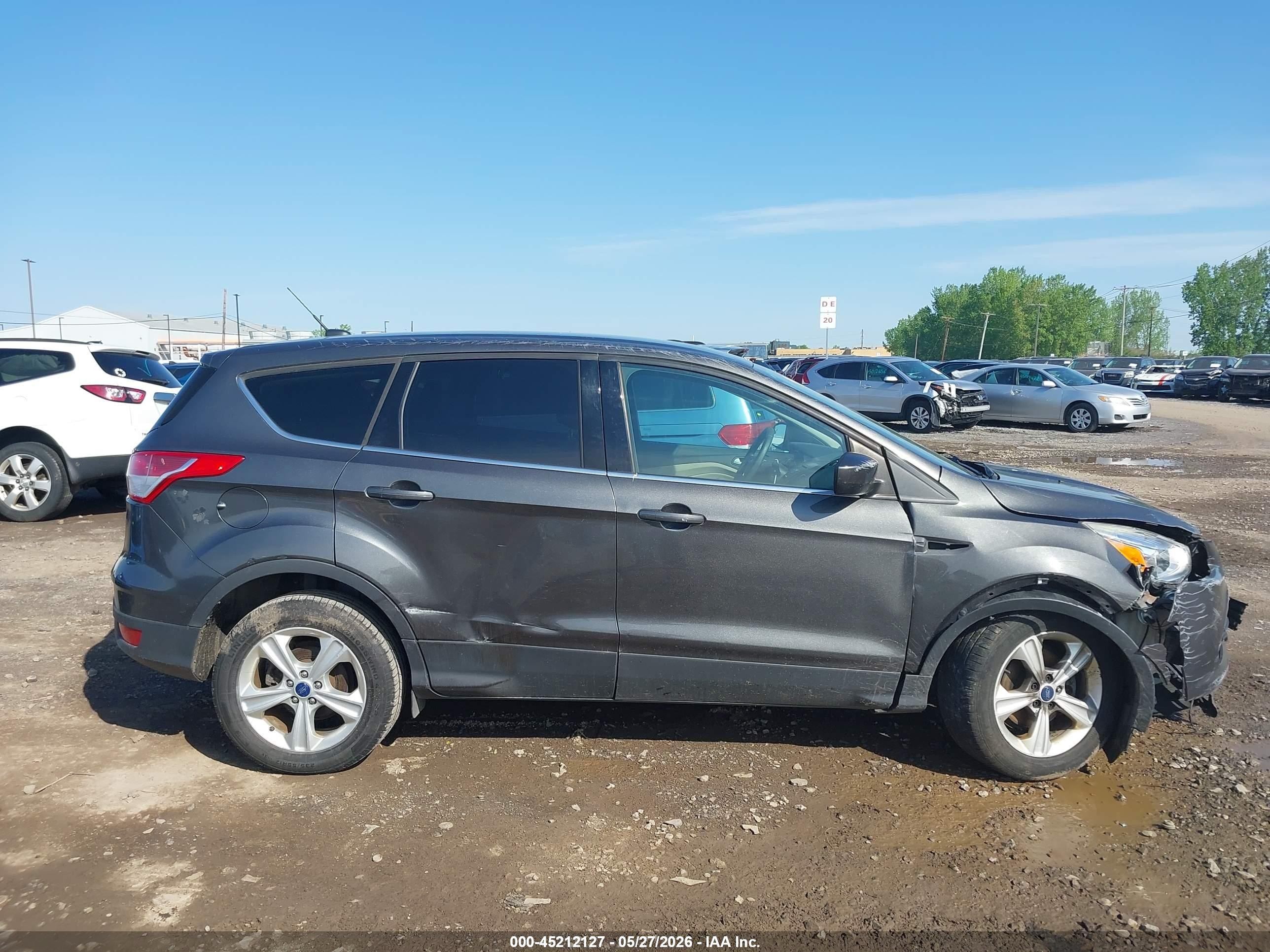 2015 Ford Escape Se Серый vin: 1FMCU0G79FUC80857