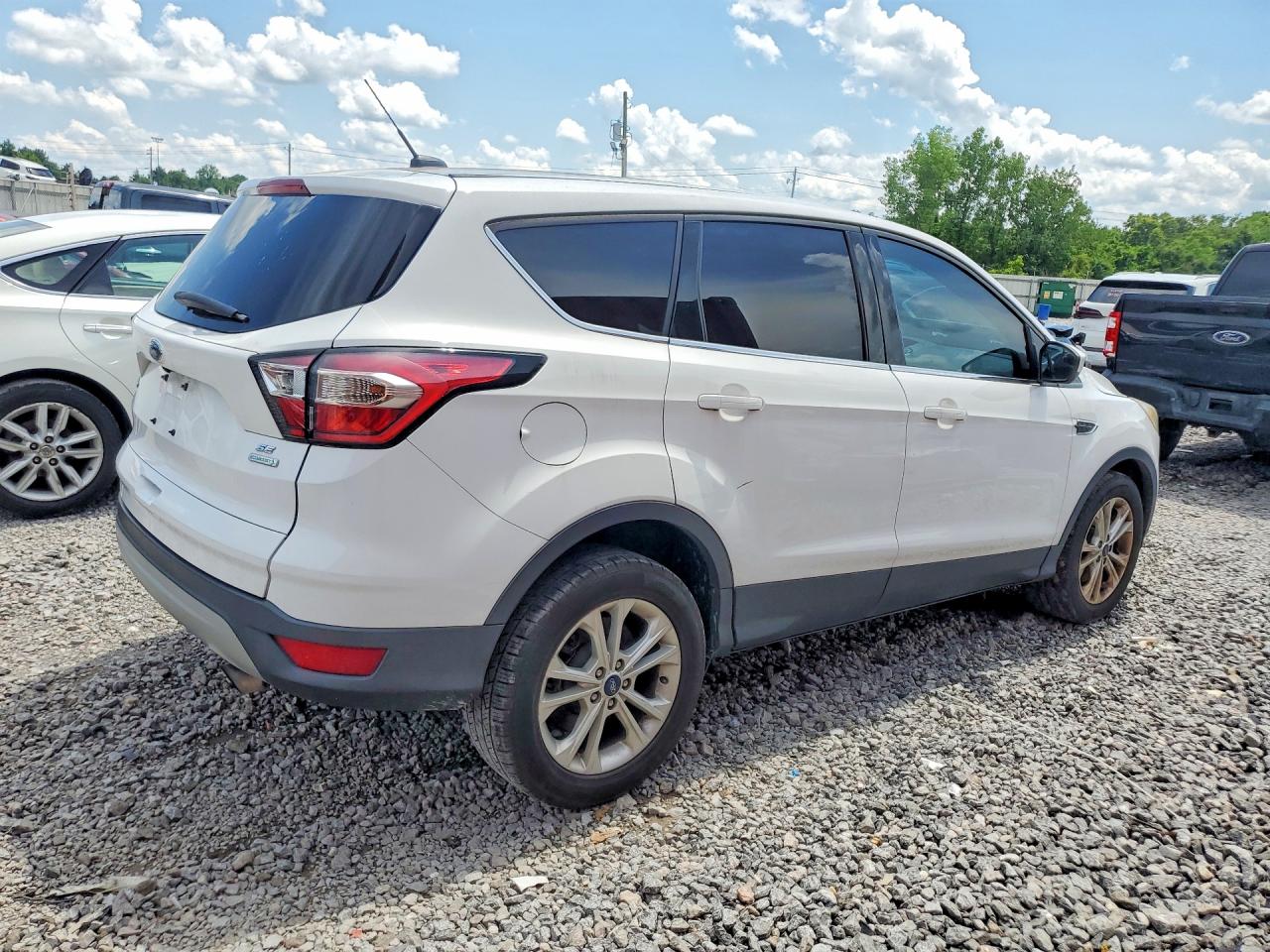 2017 Ford Escape Se White vin: 1FMCU0G90HUB67223