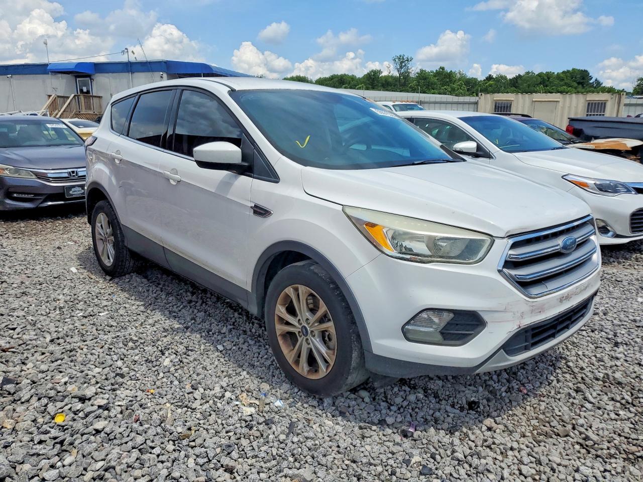 2017 Ford Escape Se White vin: 1FMCU0G90HUB67223