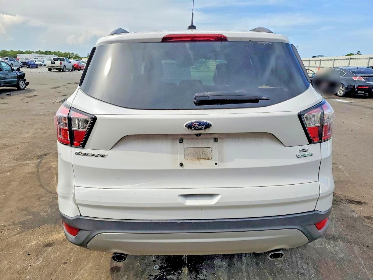 2018 Ford Escape Se White vin: 1FMCU0G90JUB49343